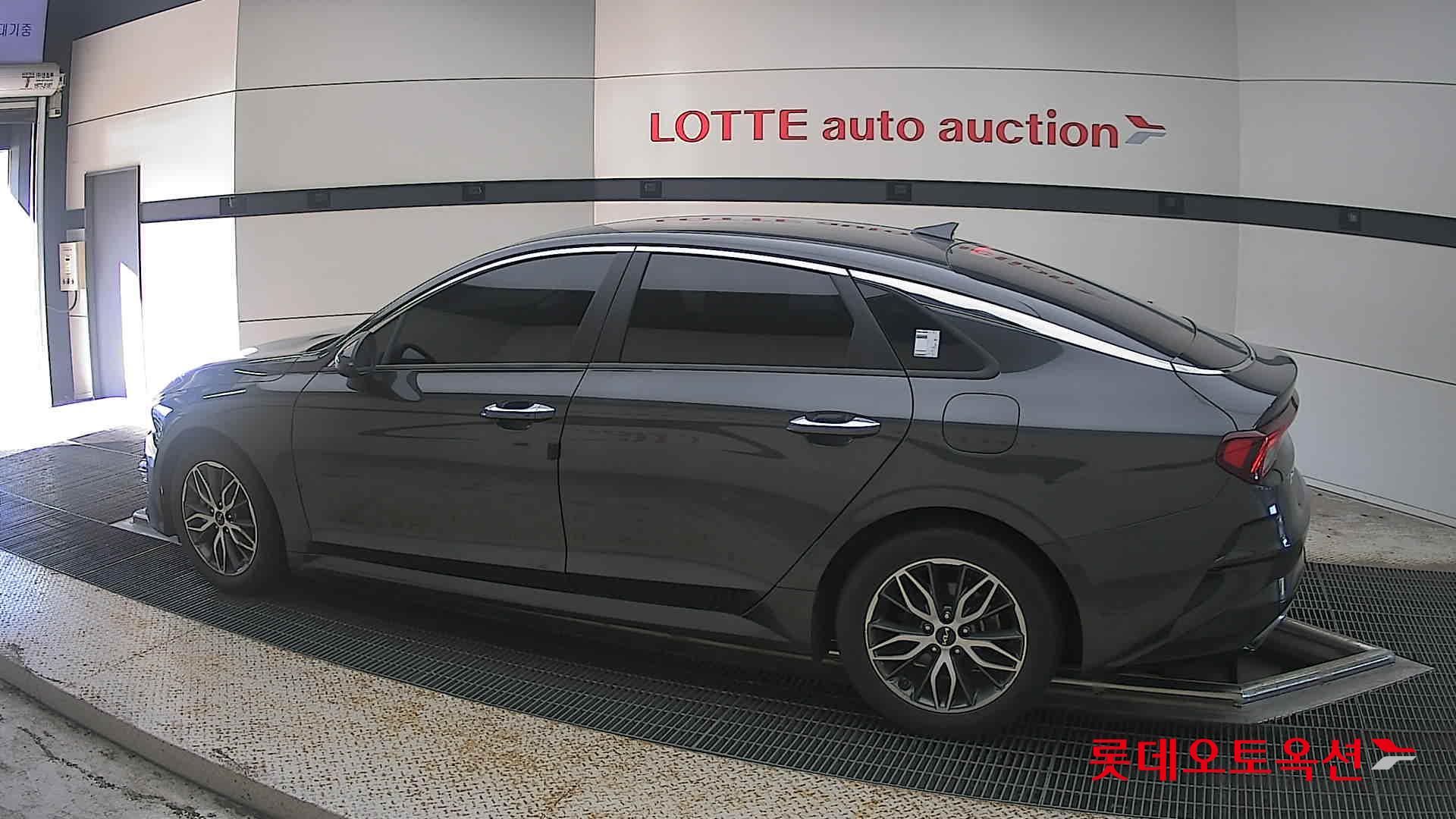 2022 - kia k5