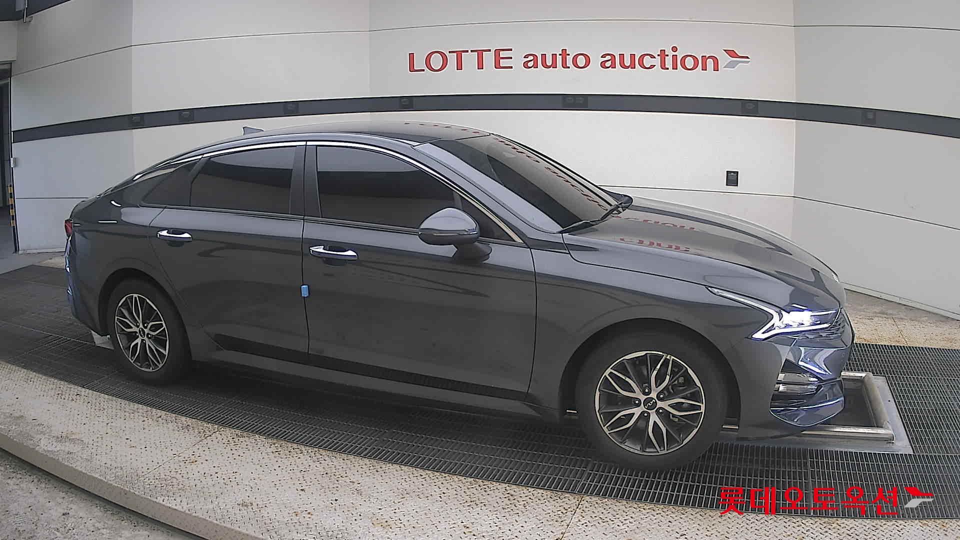 2022 - kia k5