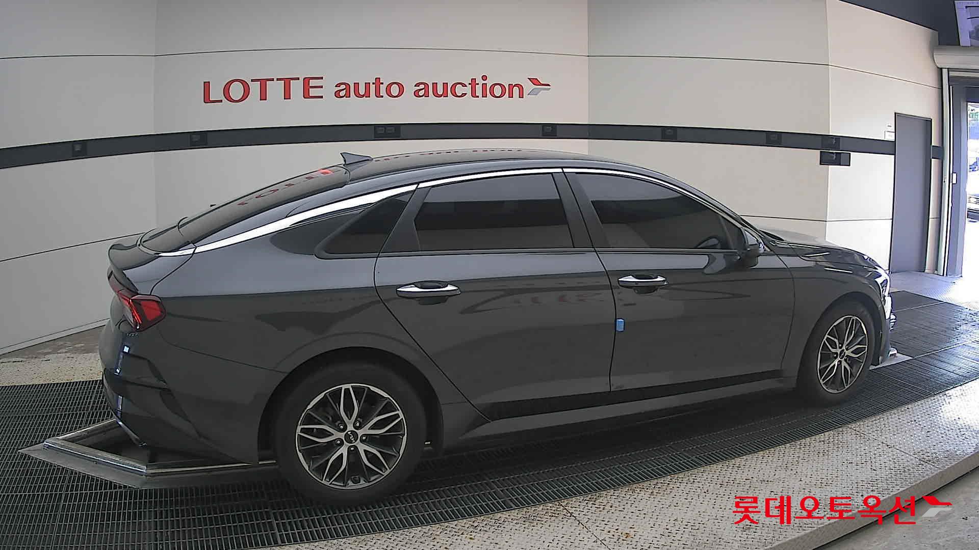 2022 - kia k5