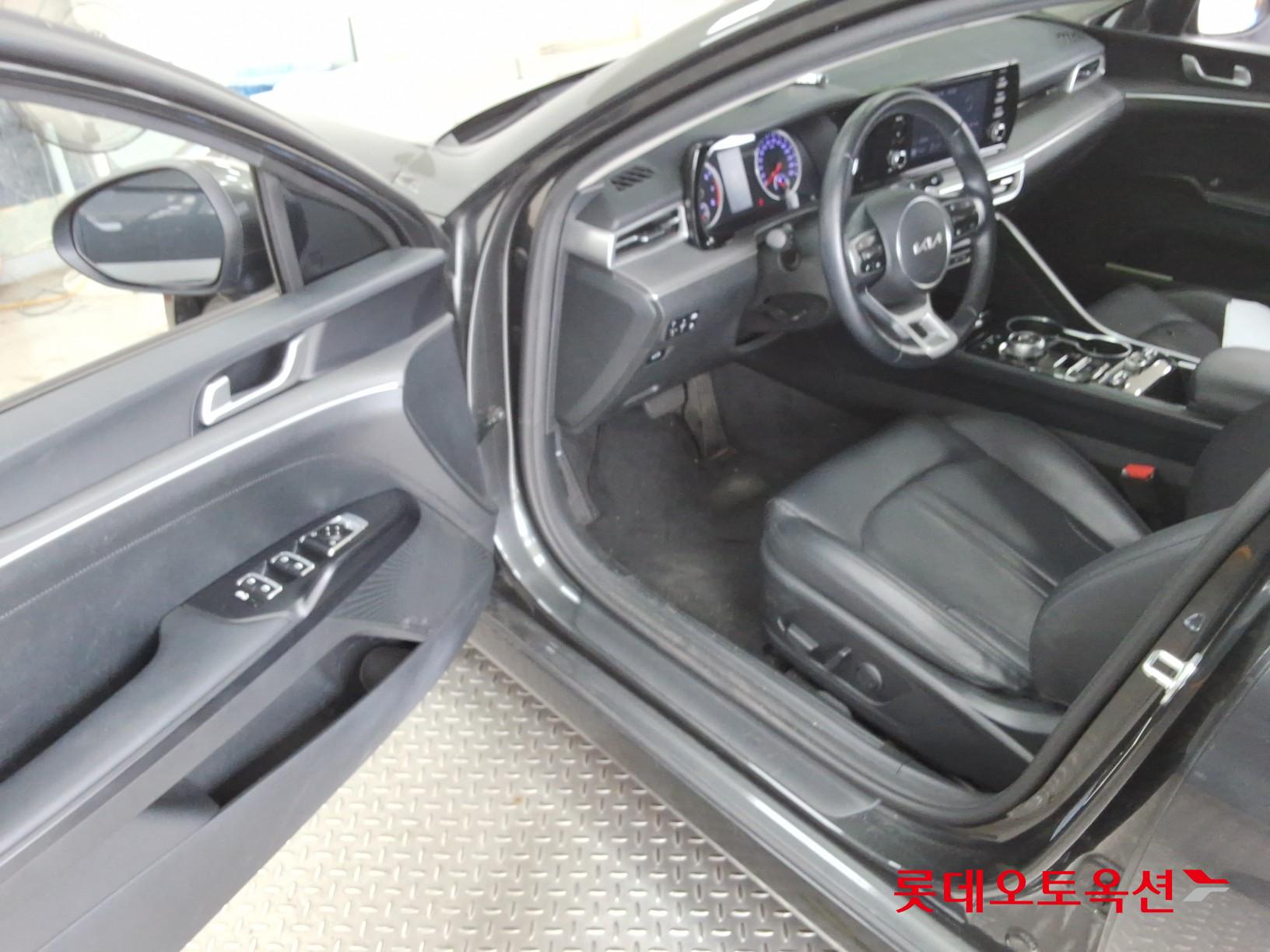 2022 - kia k5