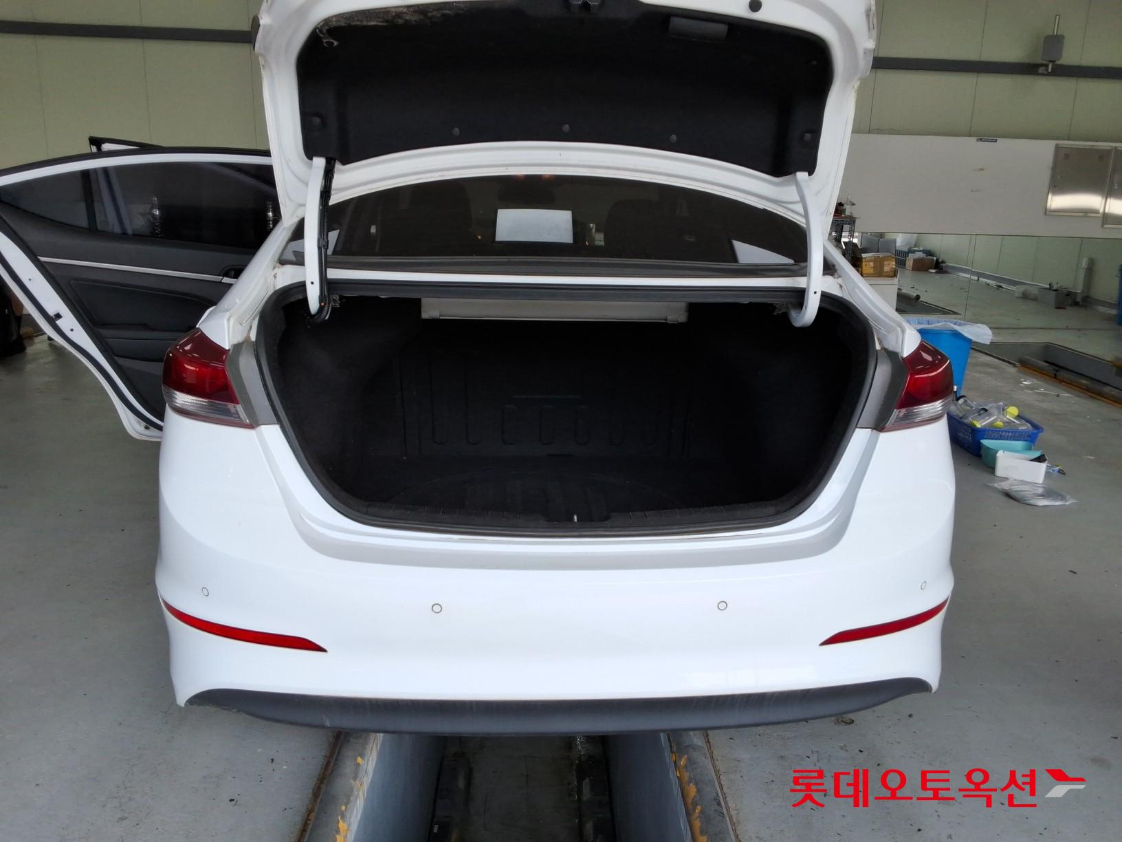 2018 - hyundai avante