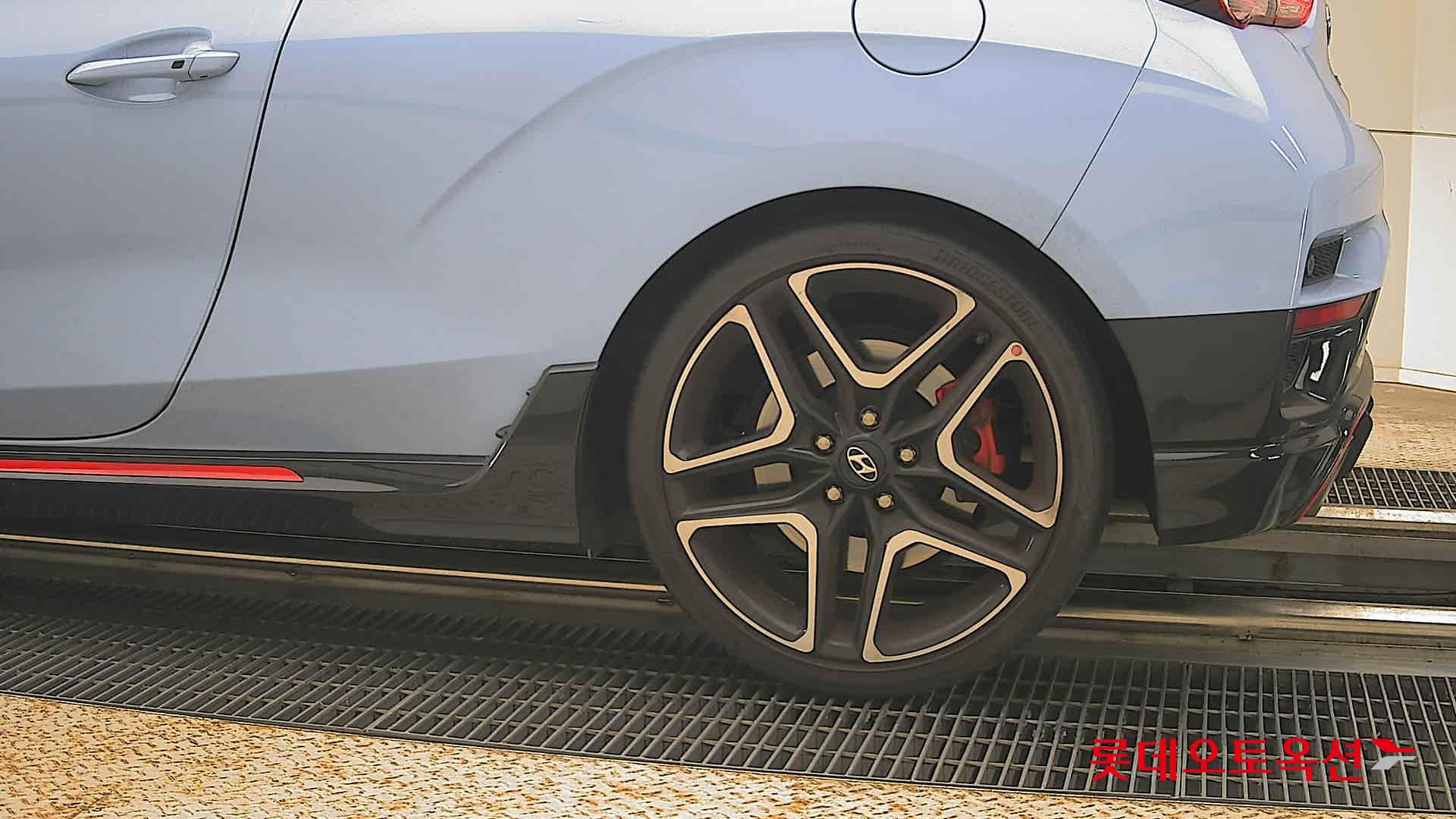 2019 - hyundai veloster