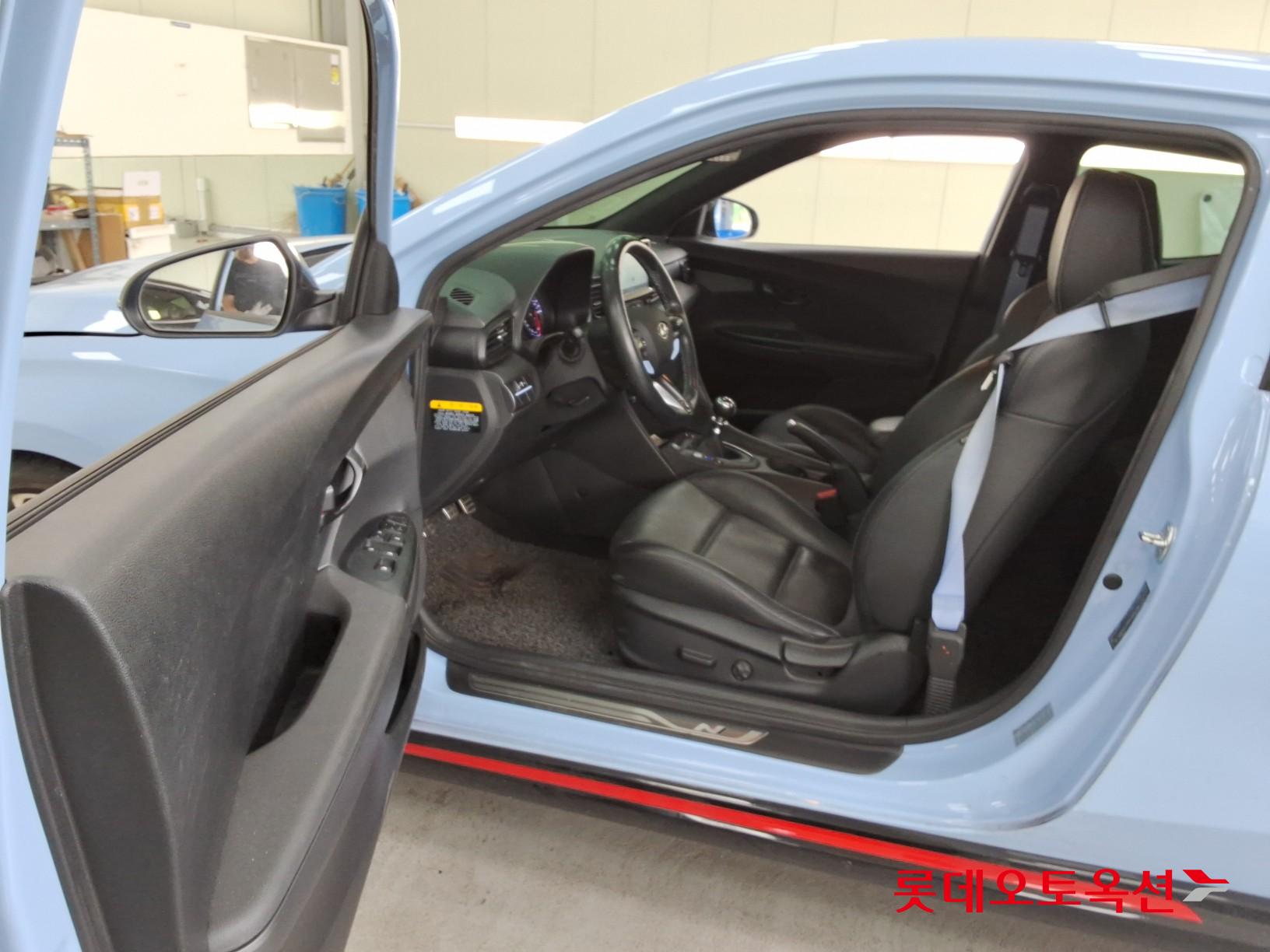 2019 - hyundai veloster