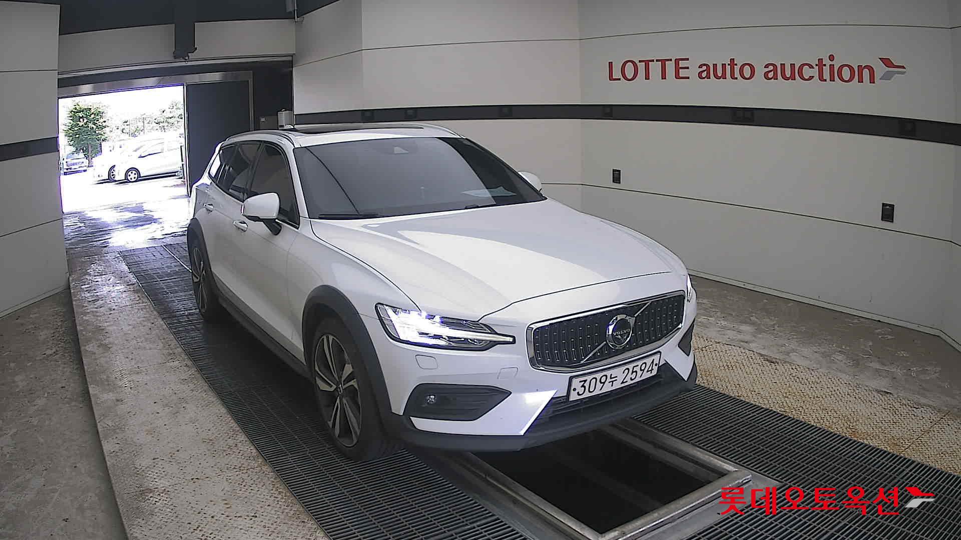فولفو V60 2020 دفع رباعي