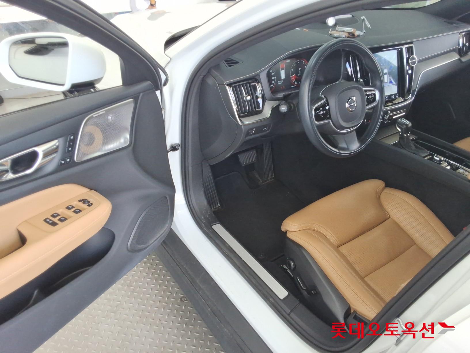 فولفو V60 2020 دفع رباعي