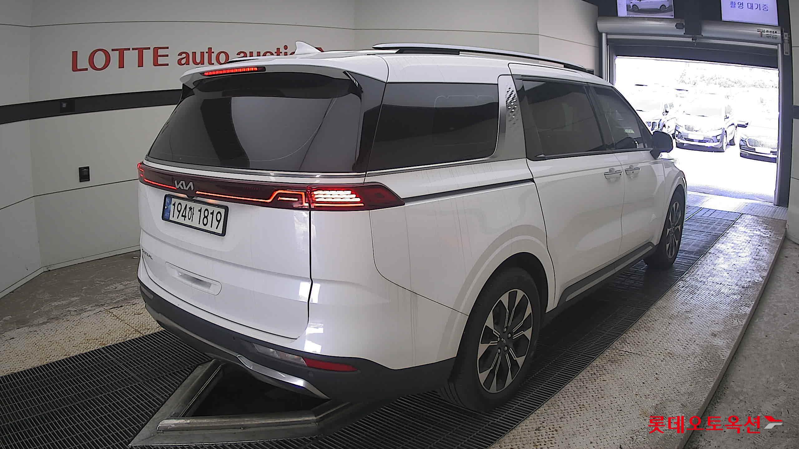 كيا كرنفال 2023 — صورة 12