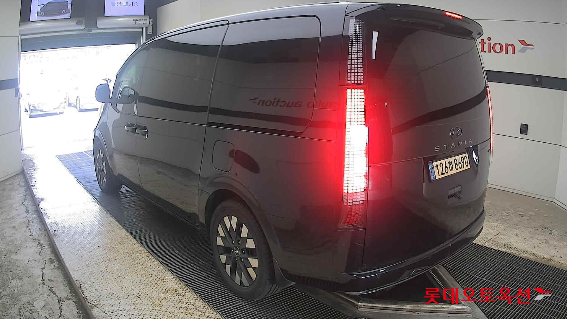هيونداي Staria 2022 — صورة 10