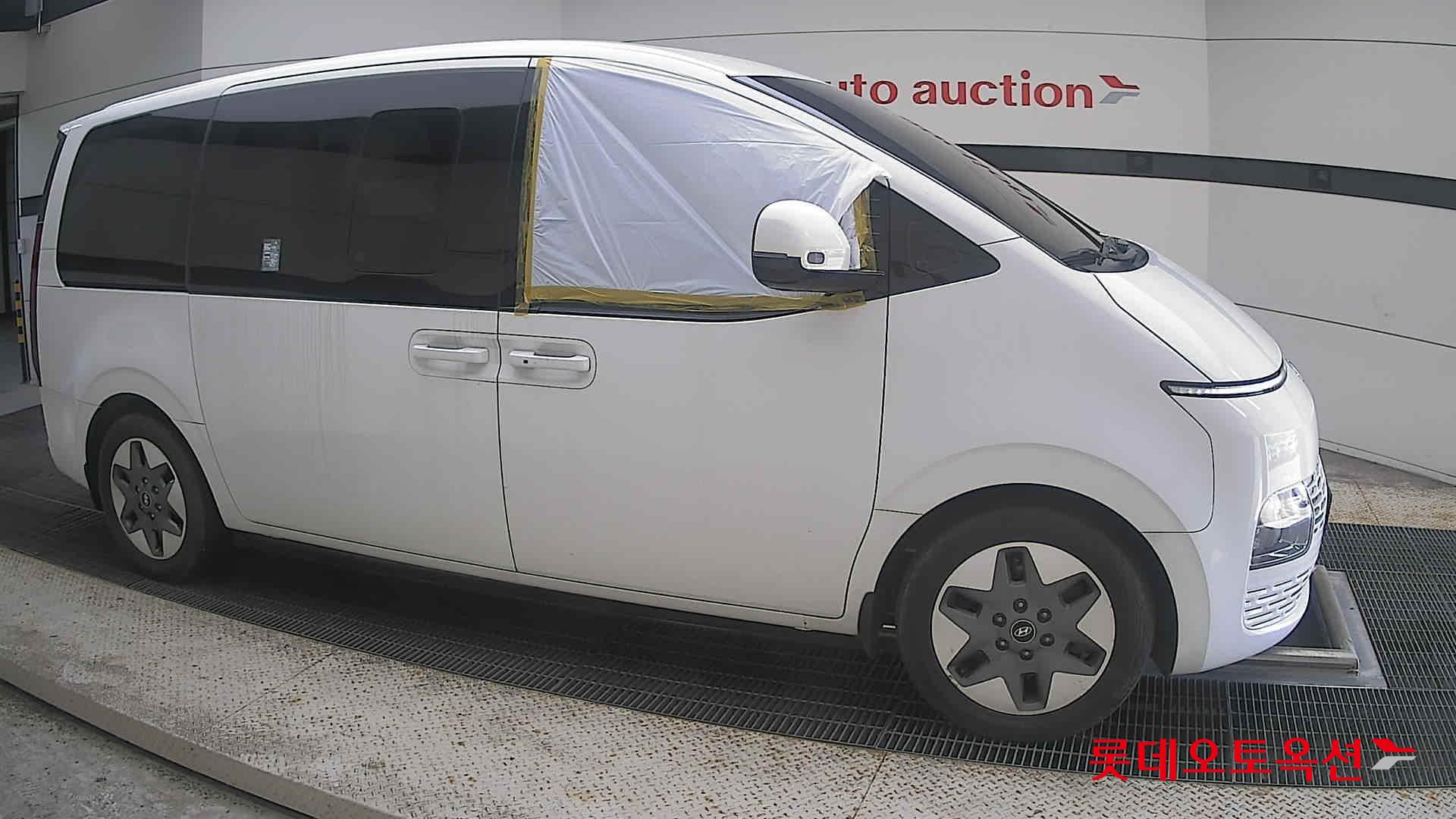 هيونداي Staria 2022 — صورة 17