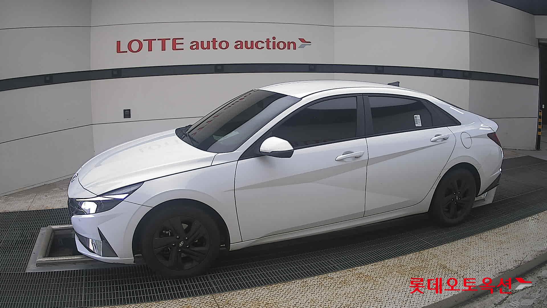 هيونداي أفانتي 2023 MODERN