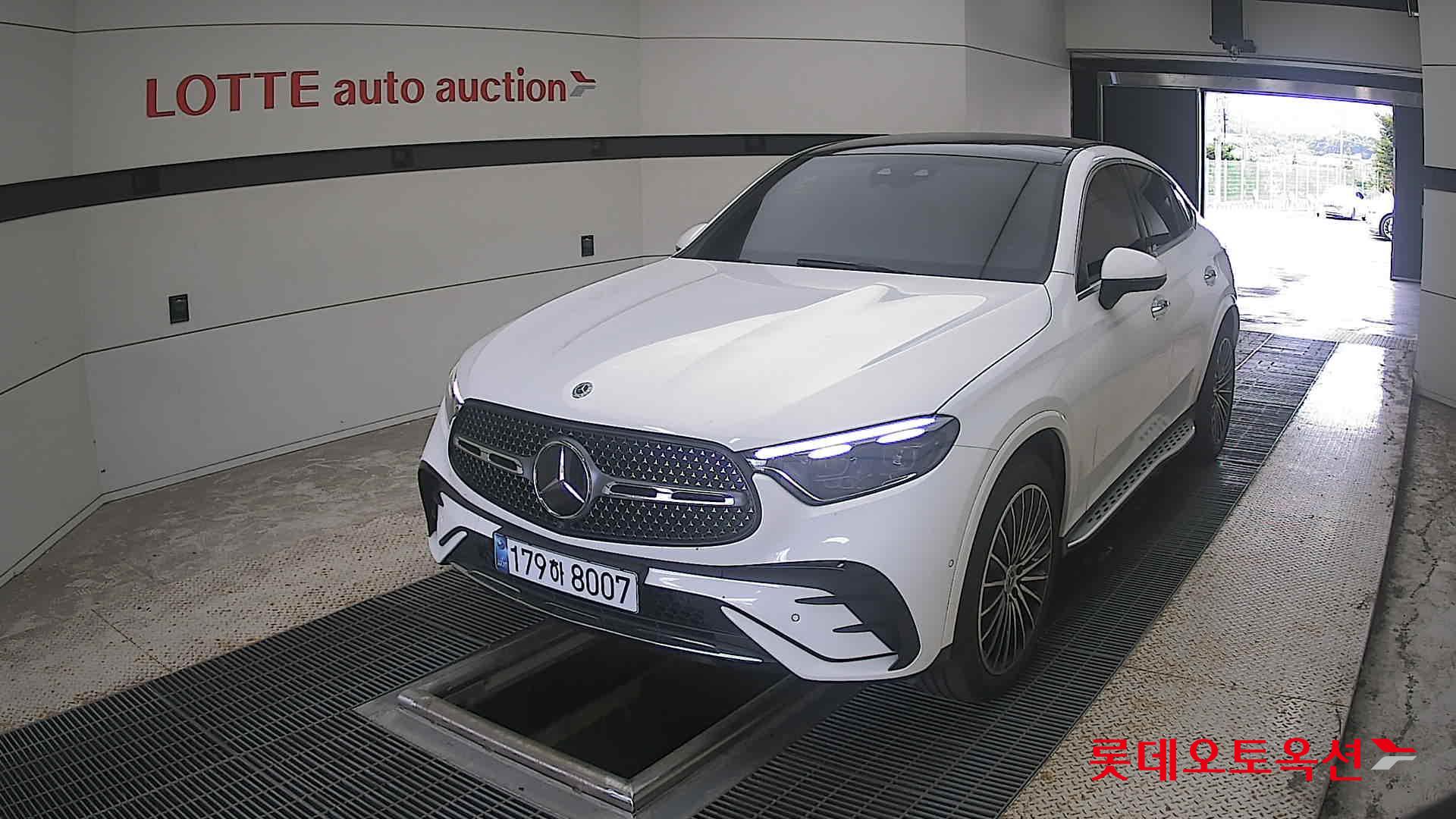 مرسيدس بنز Glc300 2025 4MATIC LINE
