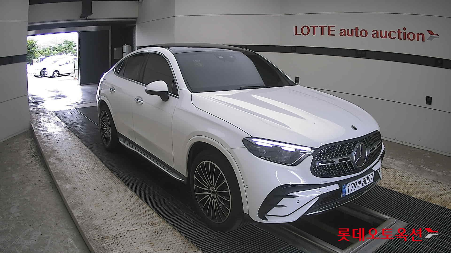 مرسيدس بنز Glc300 2025 4MATIC LINE
