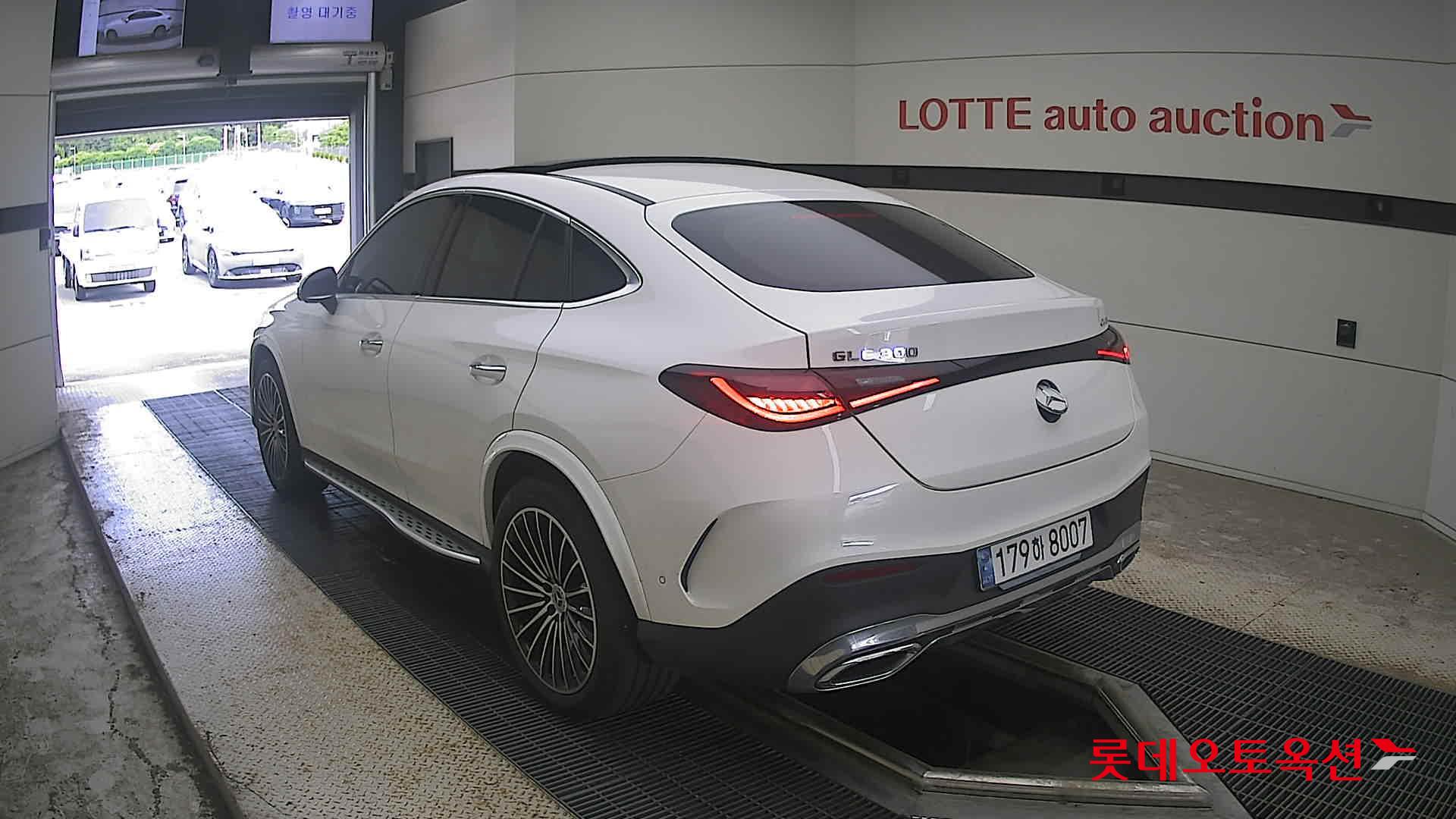 مرسيدس بنز Glc300 2025 4MATIC LINE