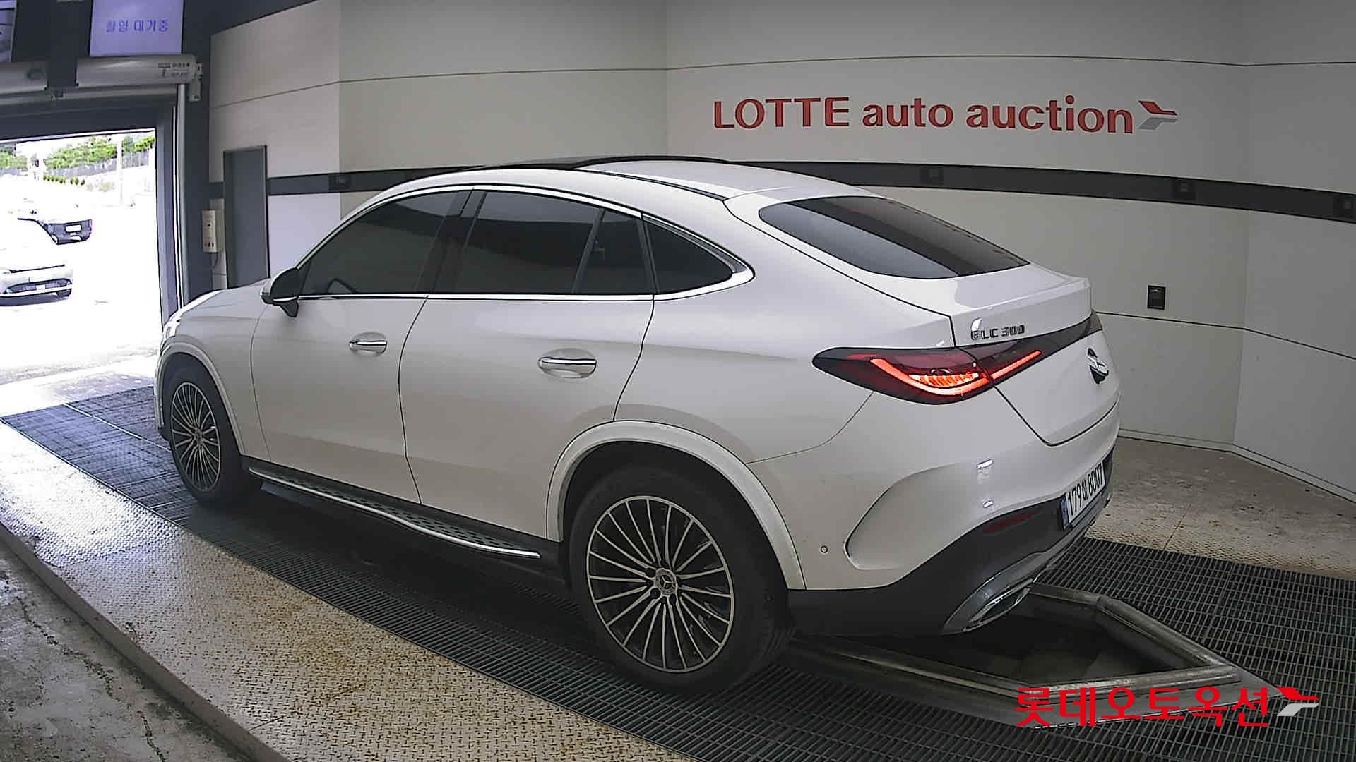 مرسيدس بنز Glc300 2025 4MATIC LINE