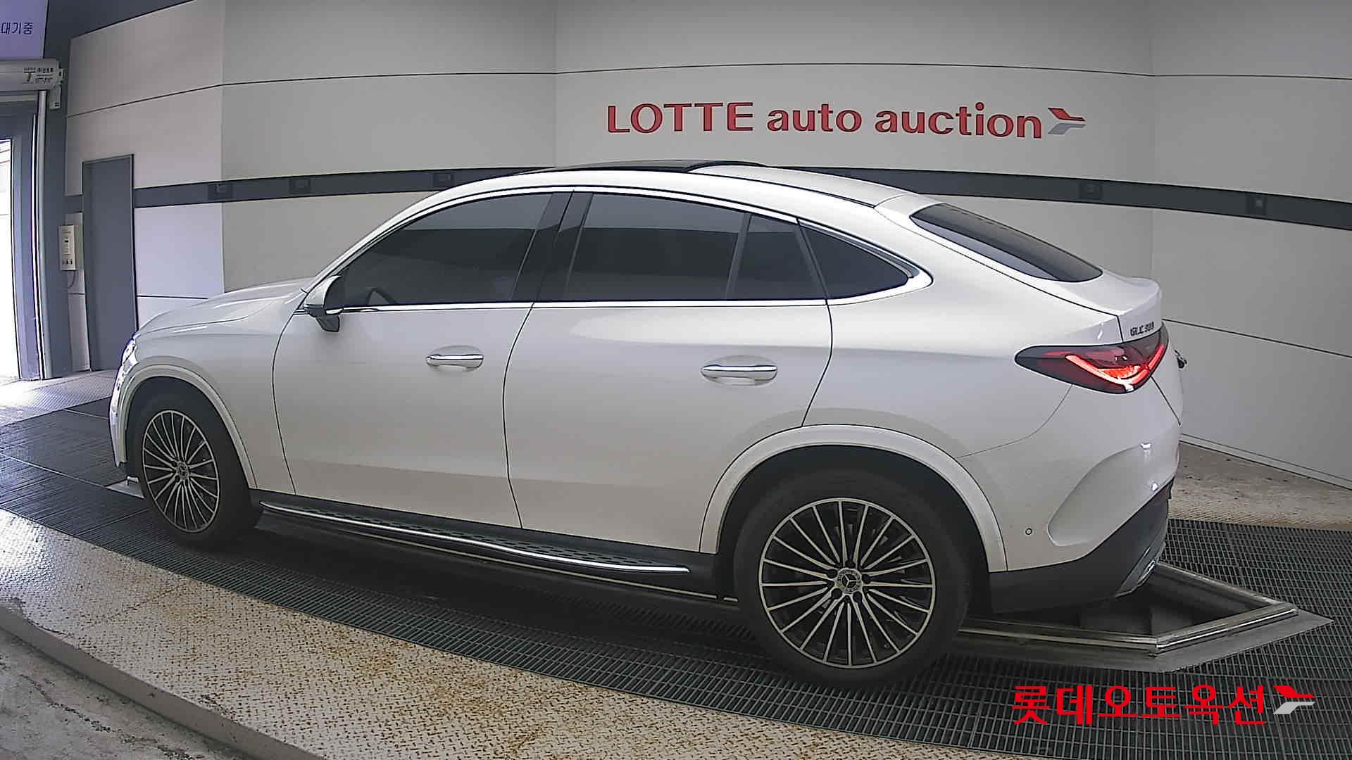 مرسيدس بنز Glc300 2025 4MATIC LINE