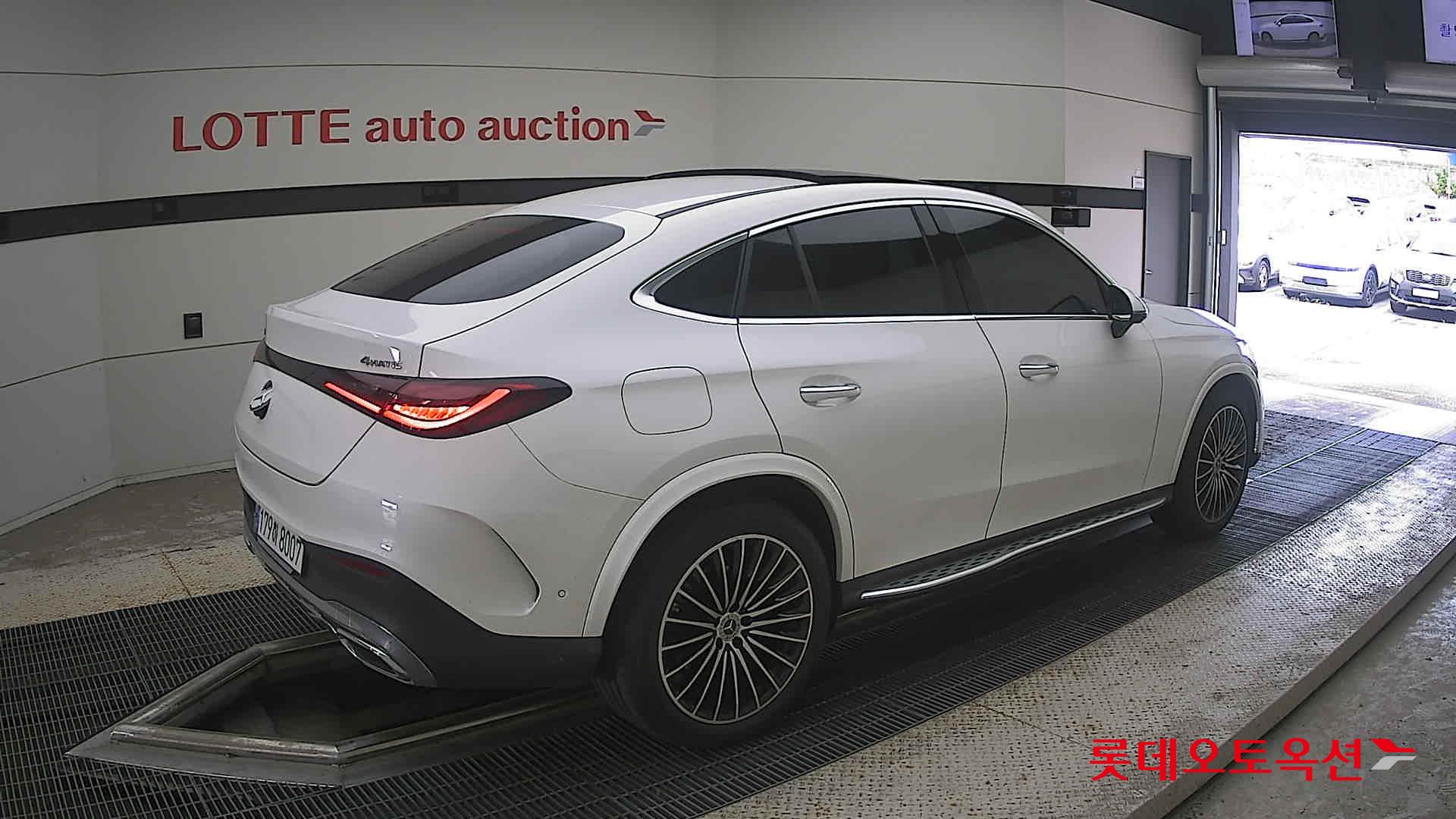 مرسيدس بنز Glc300 2025 4MATIC LINE