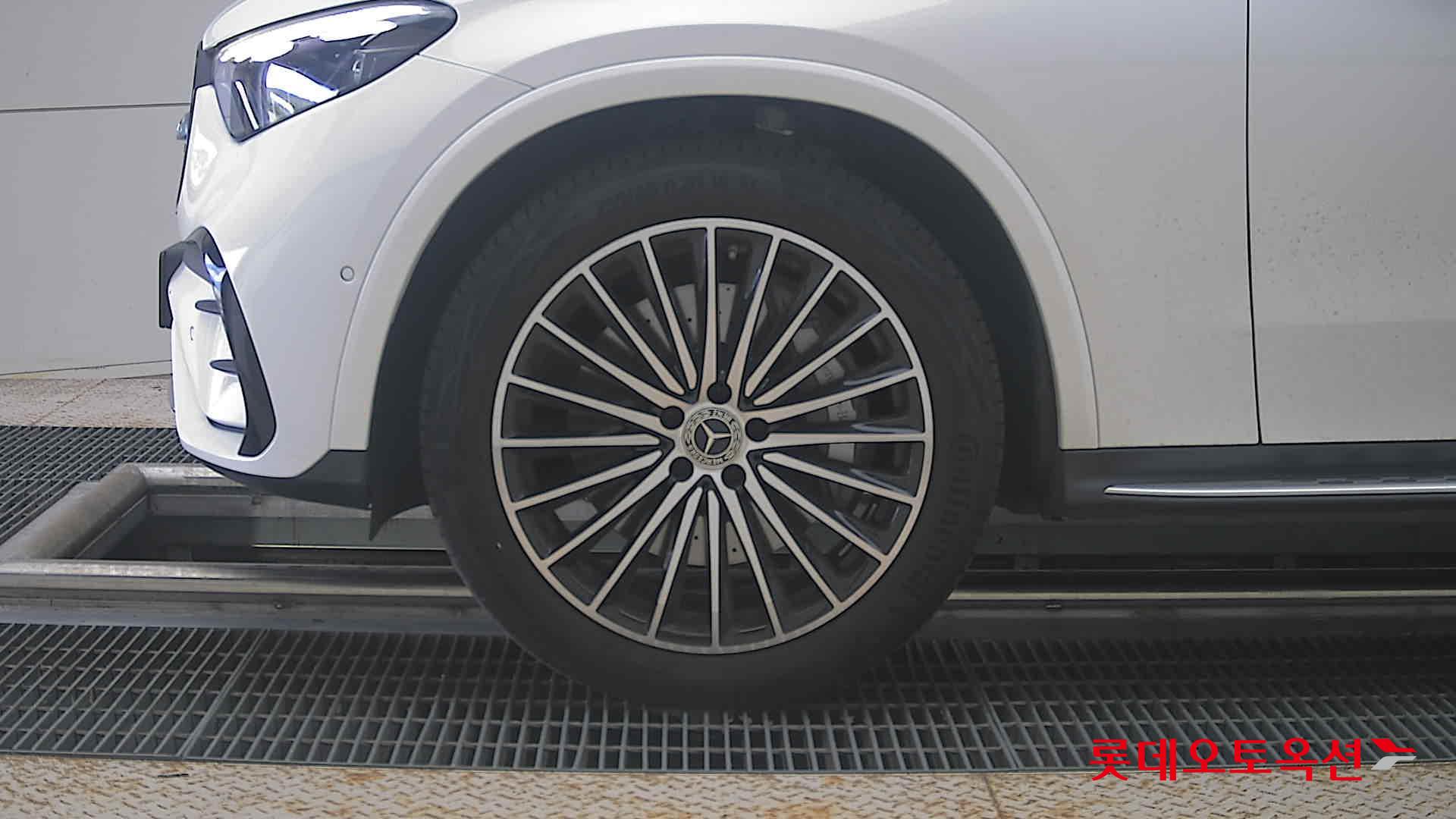 مرسيدس بنز Glc300 2025 4MATIC LINE