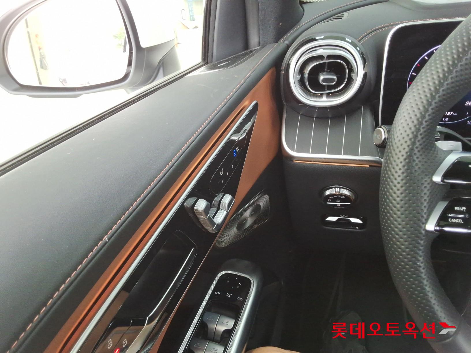 مرسيدس بنز Glc300 2025 4MATIC LINE