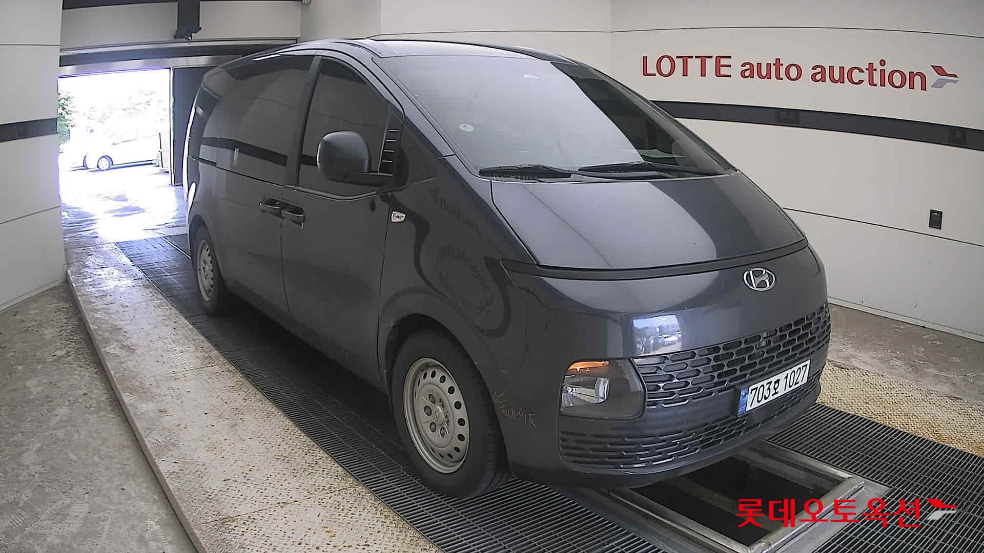 هيونداي Staria 2023 — صورة 19