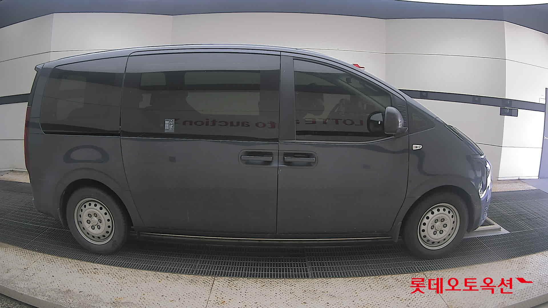 هيونداي Staria 2023 — صورة 16