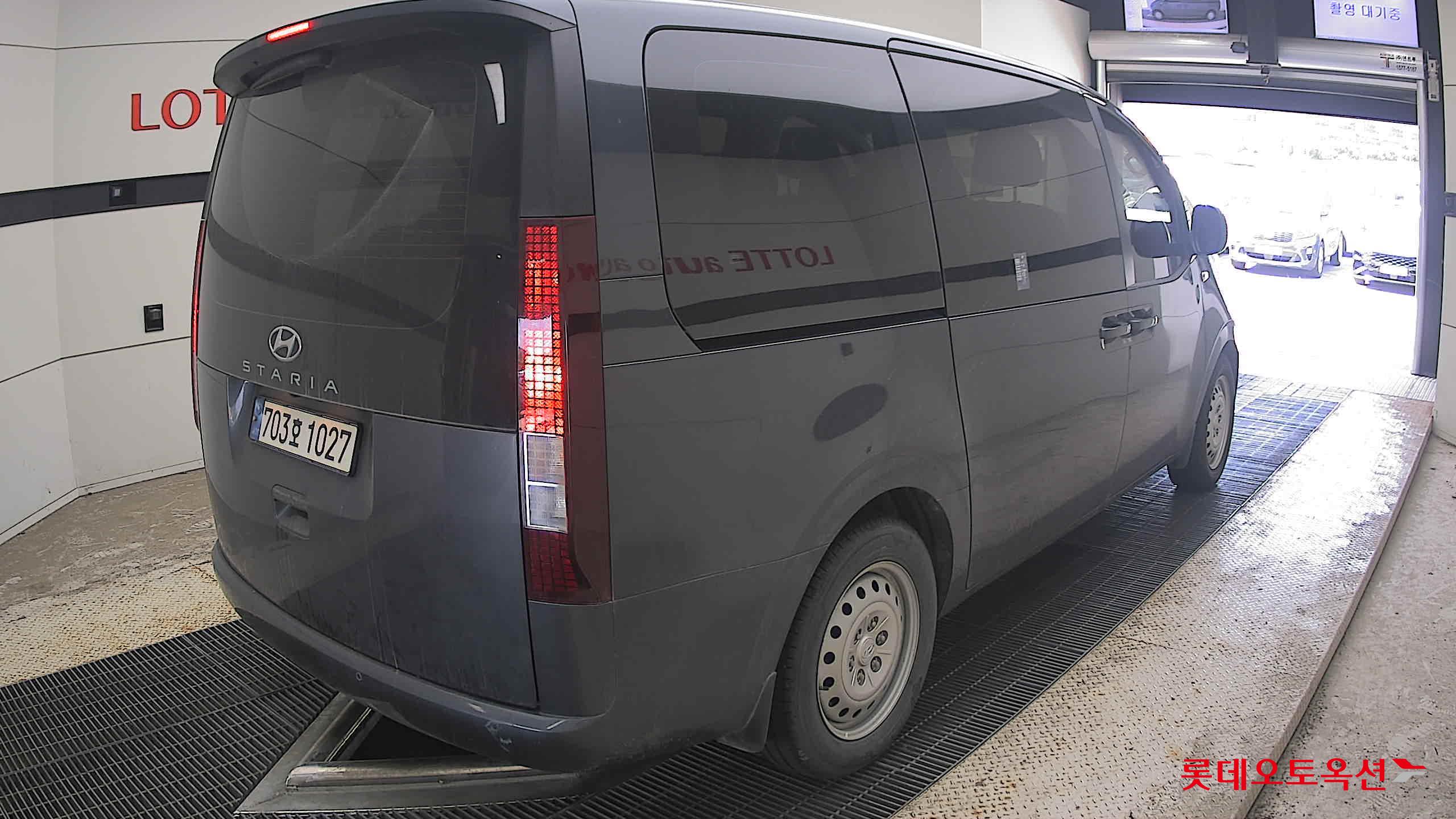 هيونداي Staria 2023 — صورة 12
