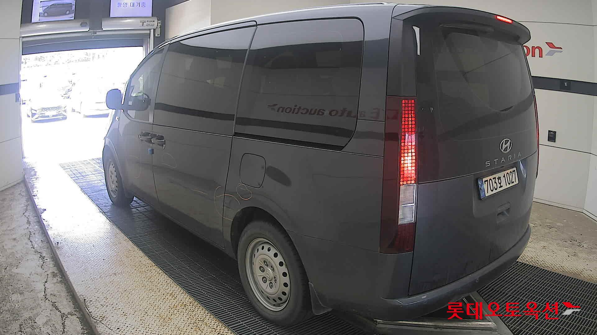 هيونداي Staria 2023 — صورة 10