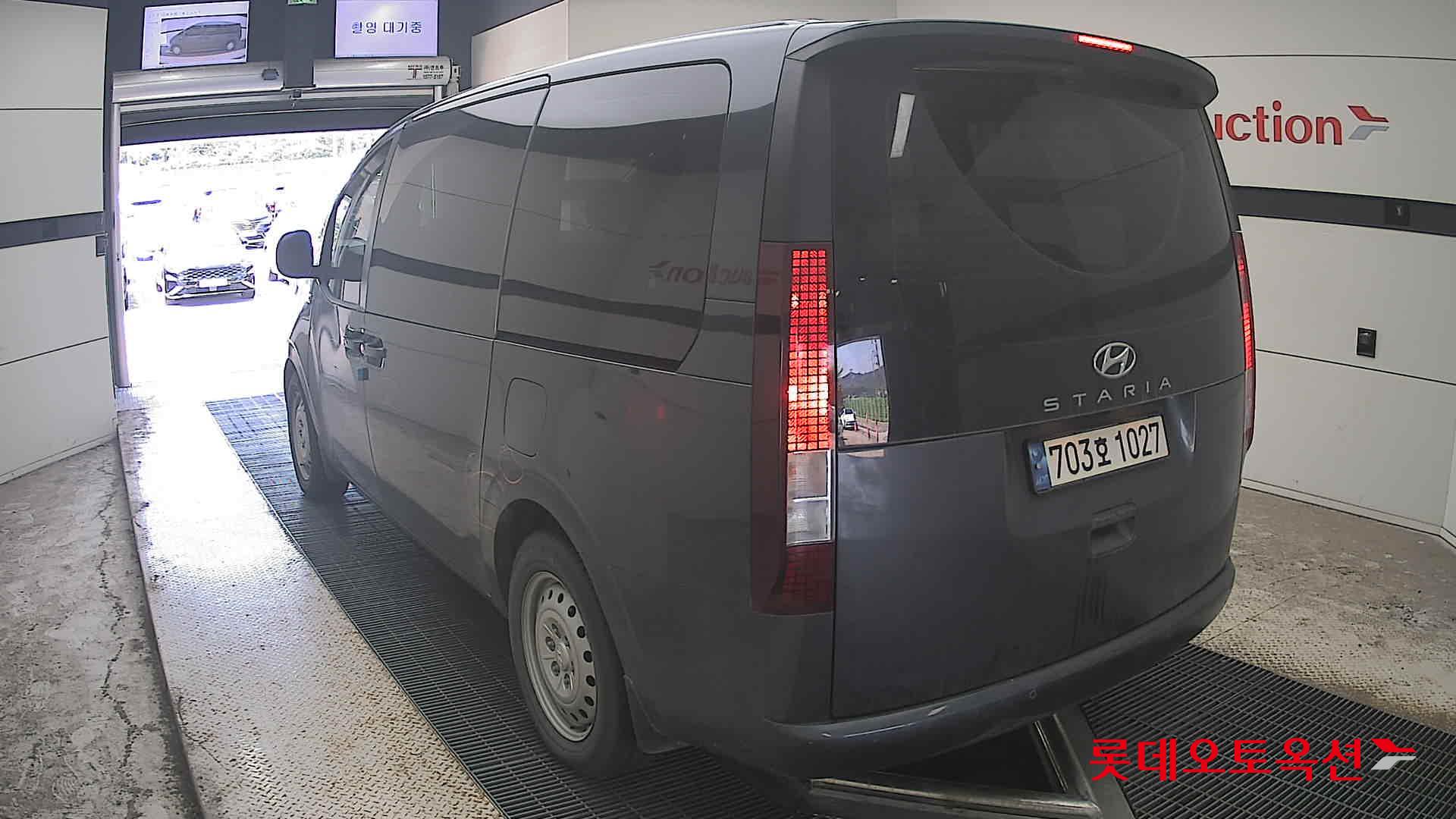 هيونداي Staria 2023 — صورة 9