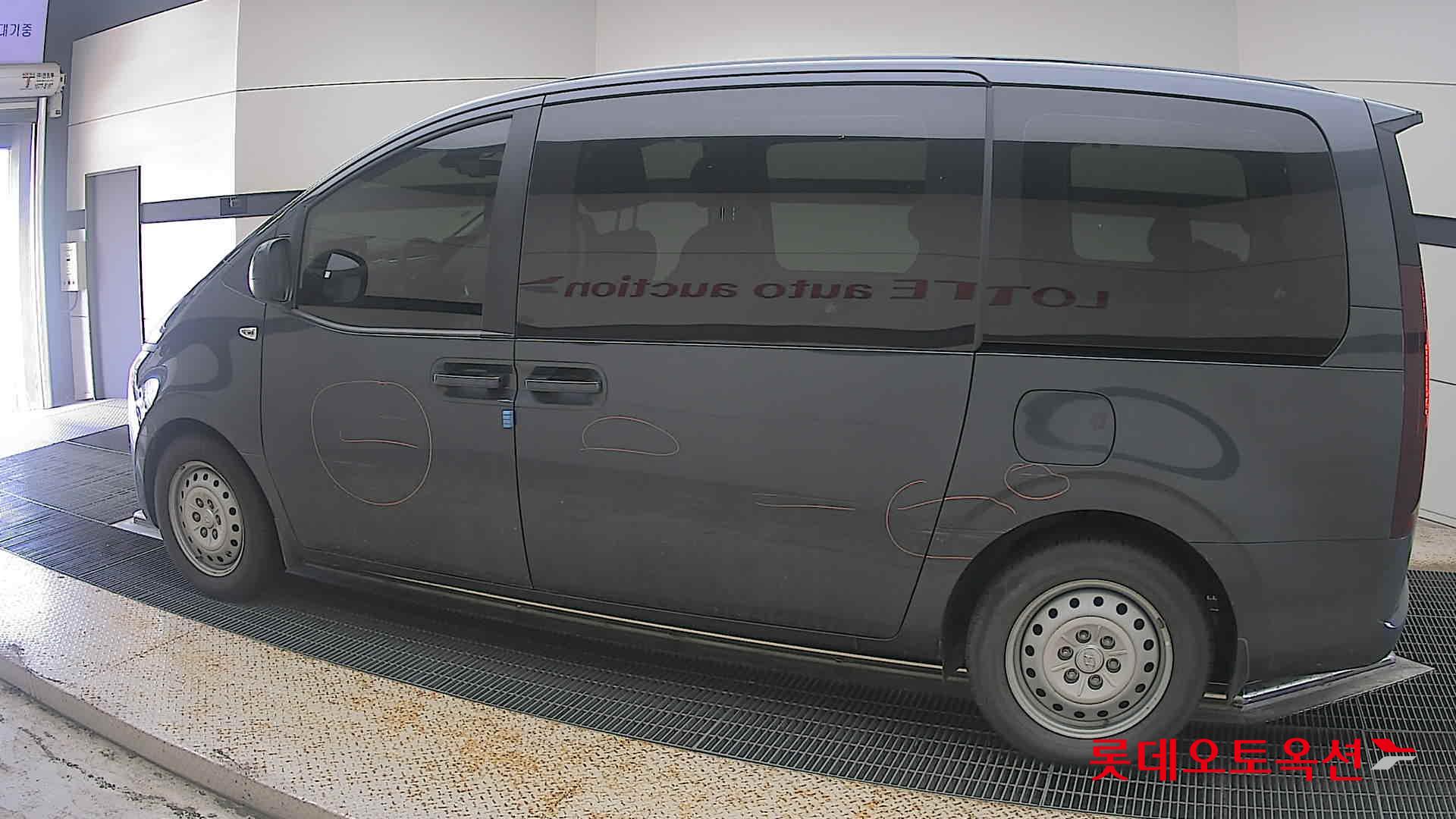 هيونداي Staria 2023 — صورة 7
