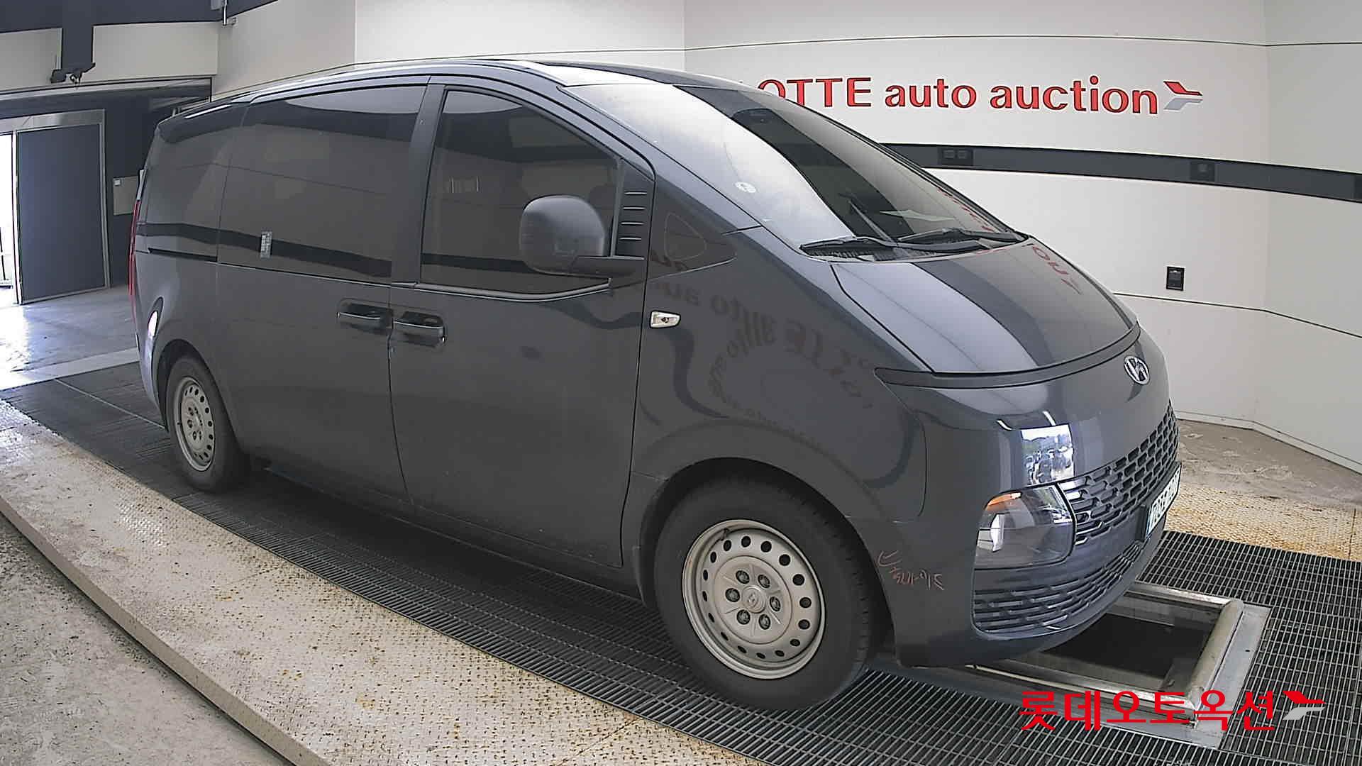 هيونداي Staria 2023 — صورة 18