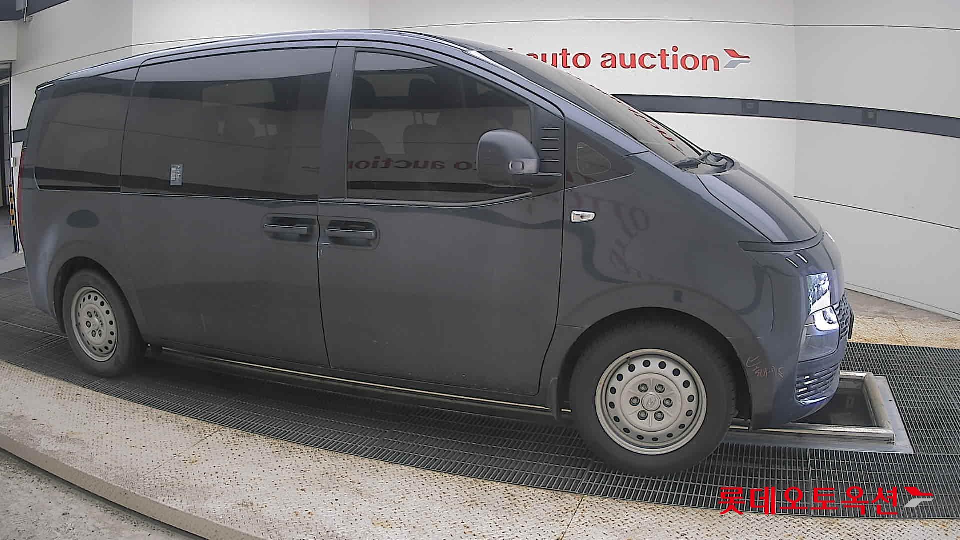 هيونداي Staria 2023 — صورة 17