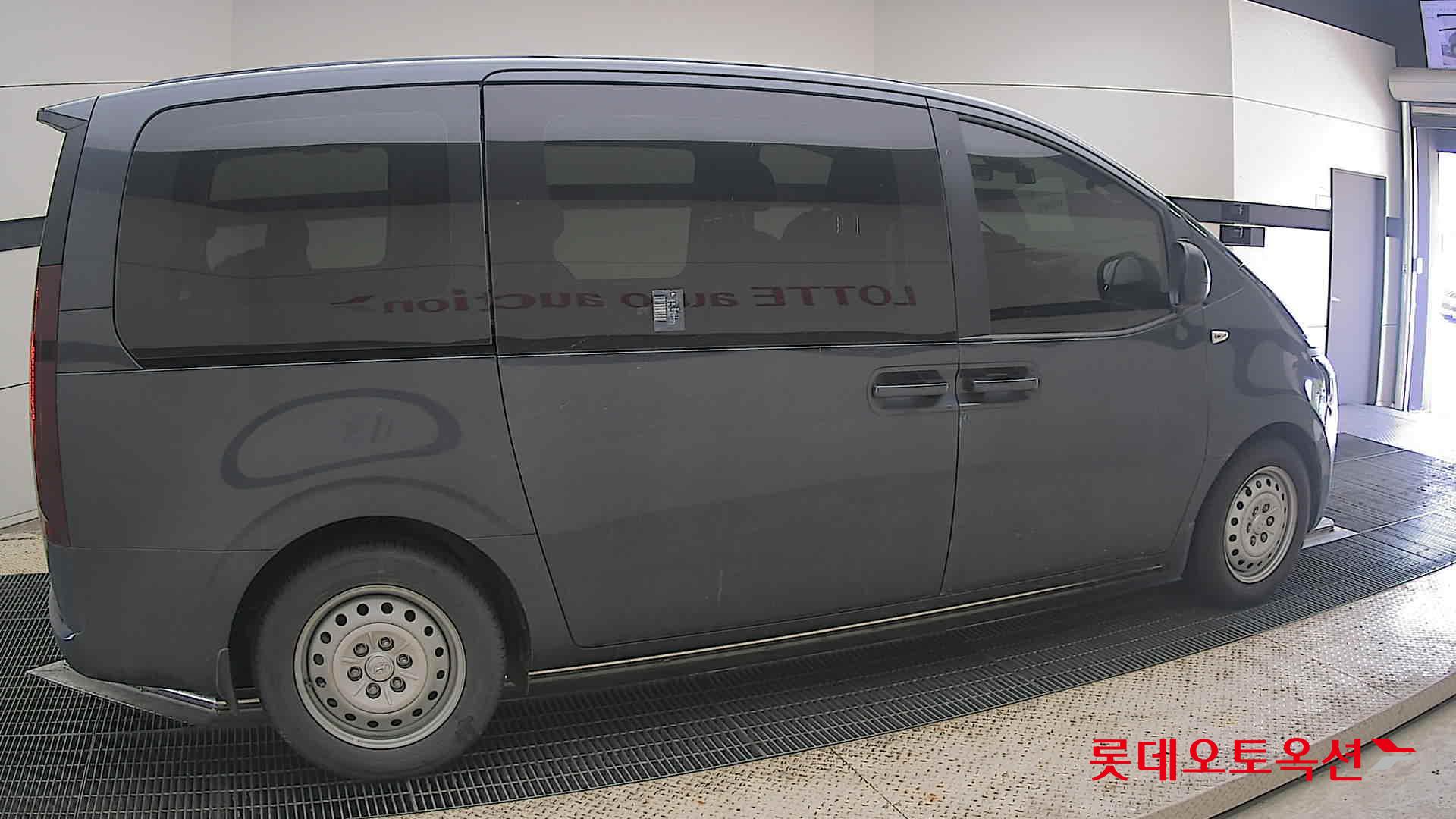 هيونداي Staria 2023 — صورة 15