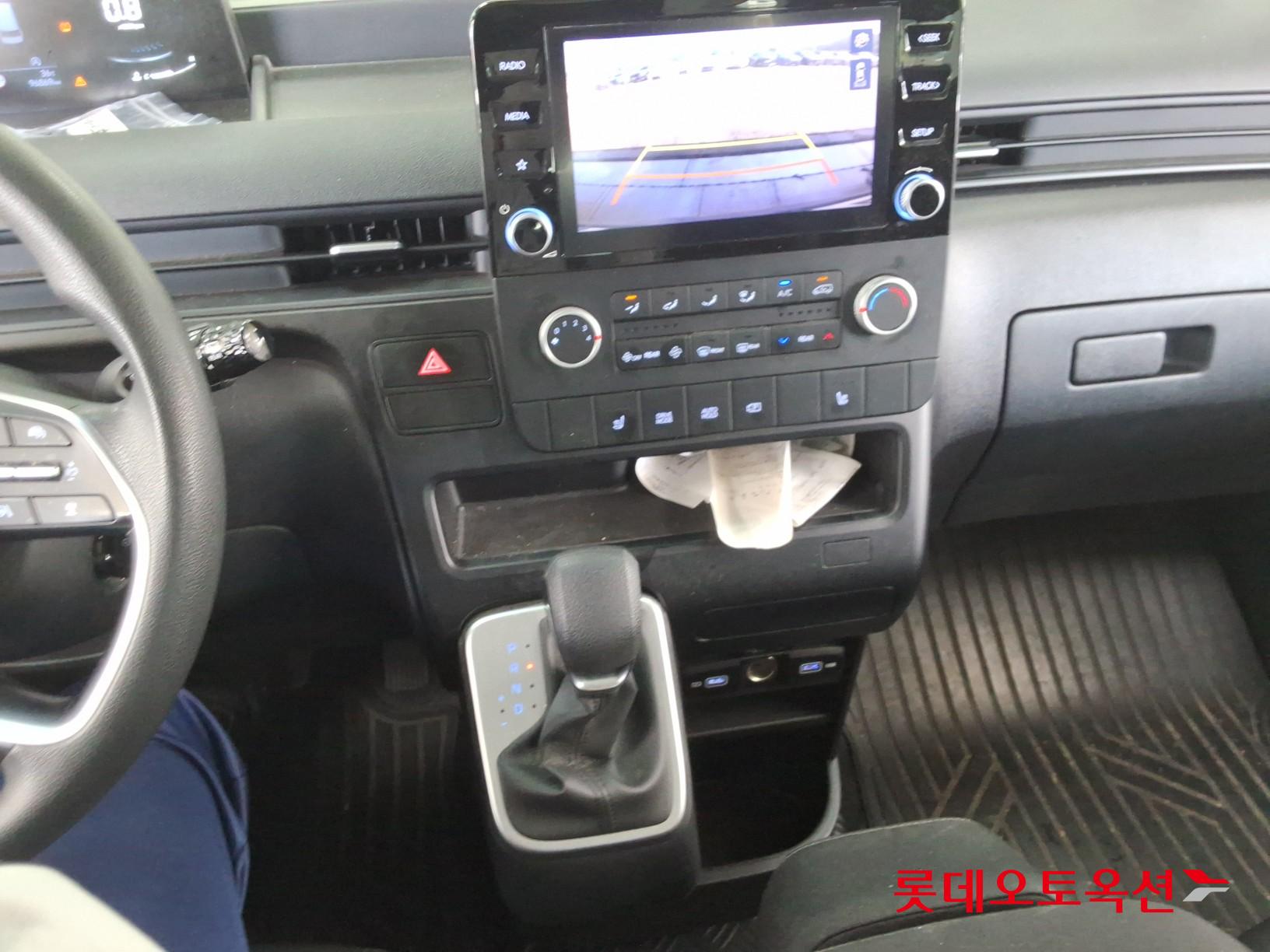 هيونداي Staria 2023 — صورة 32