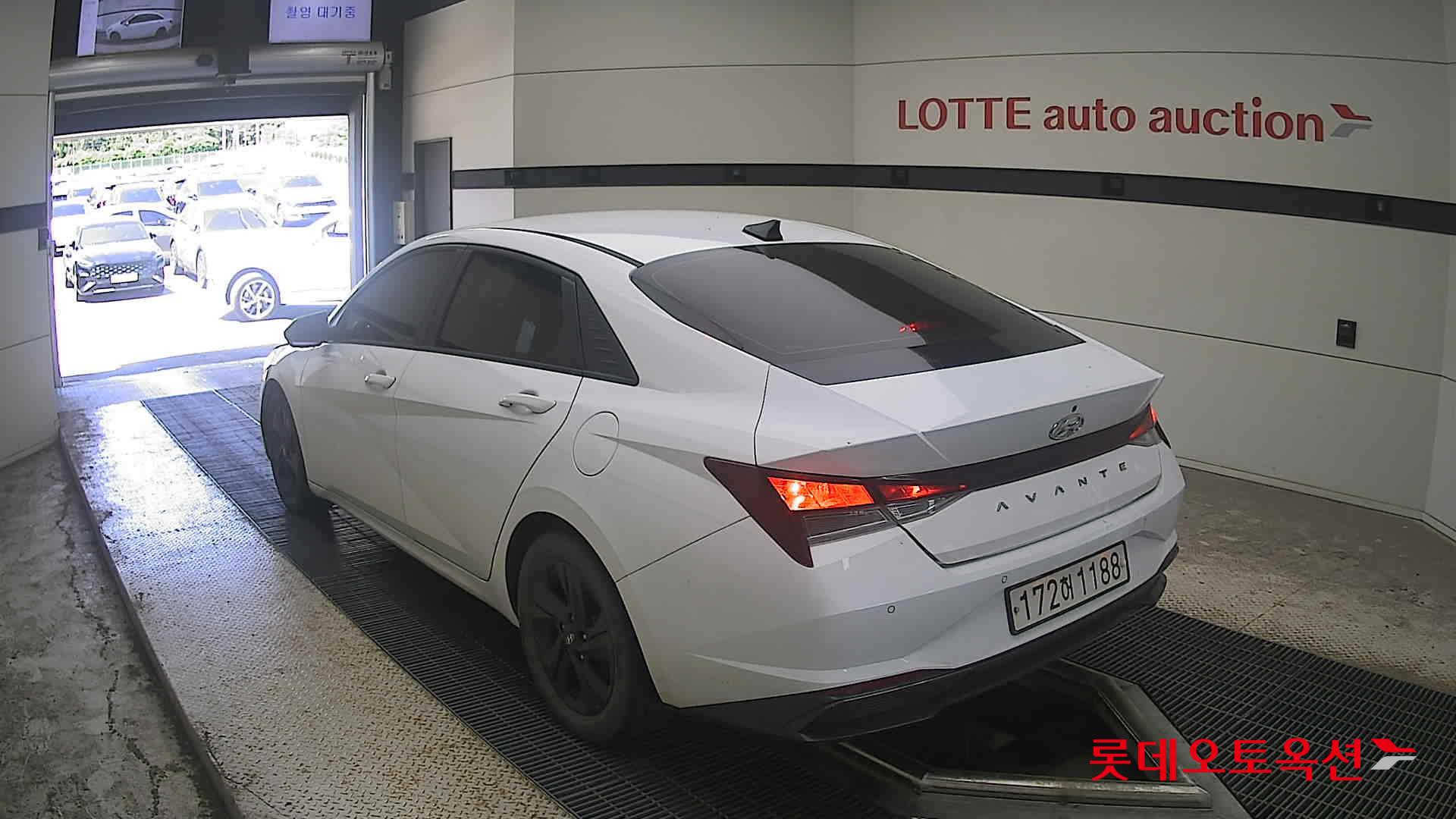هيونداي أفانتي 2023 MODERN