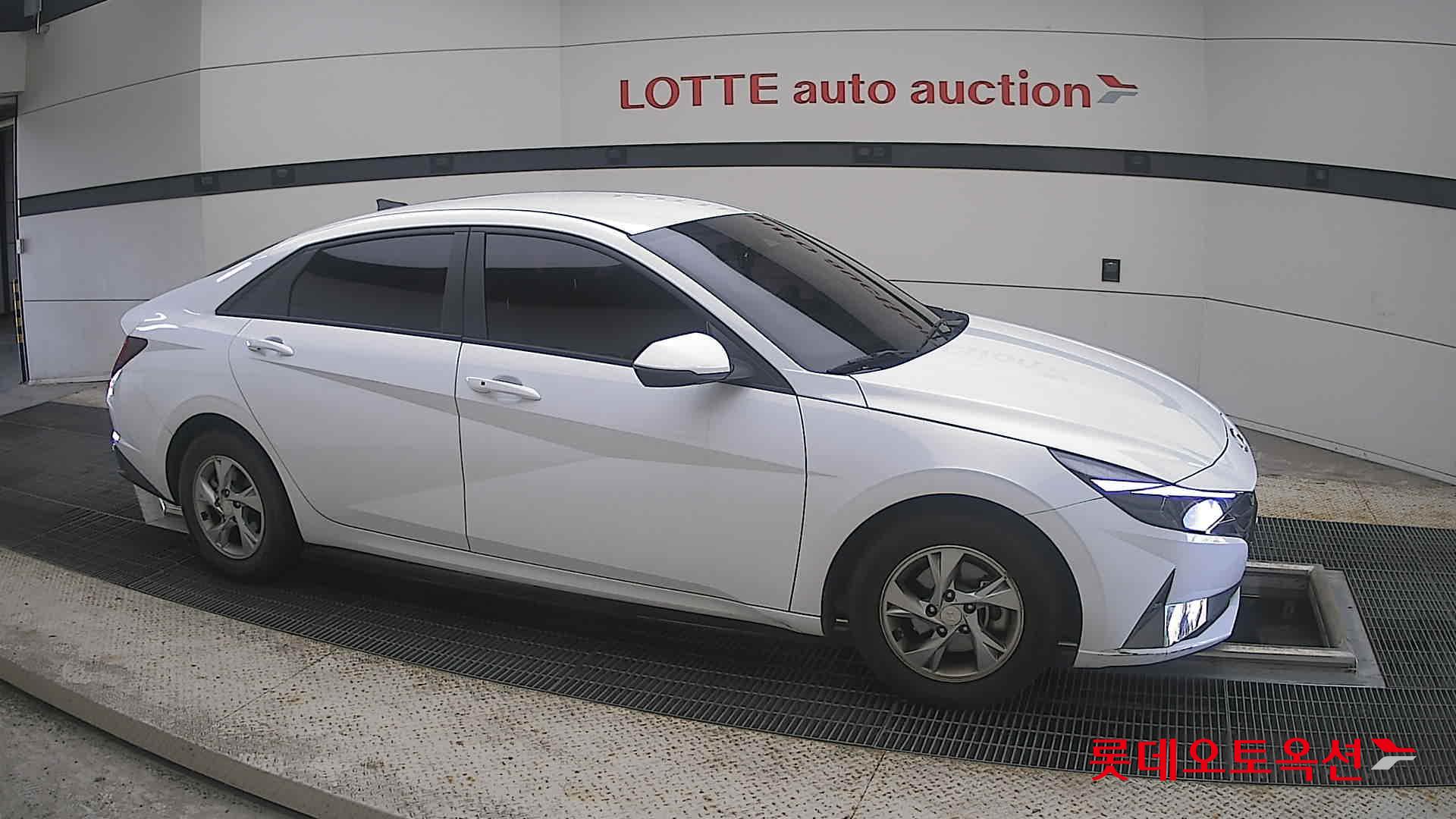 هيونداي أفانتي 2021 MODERN