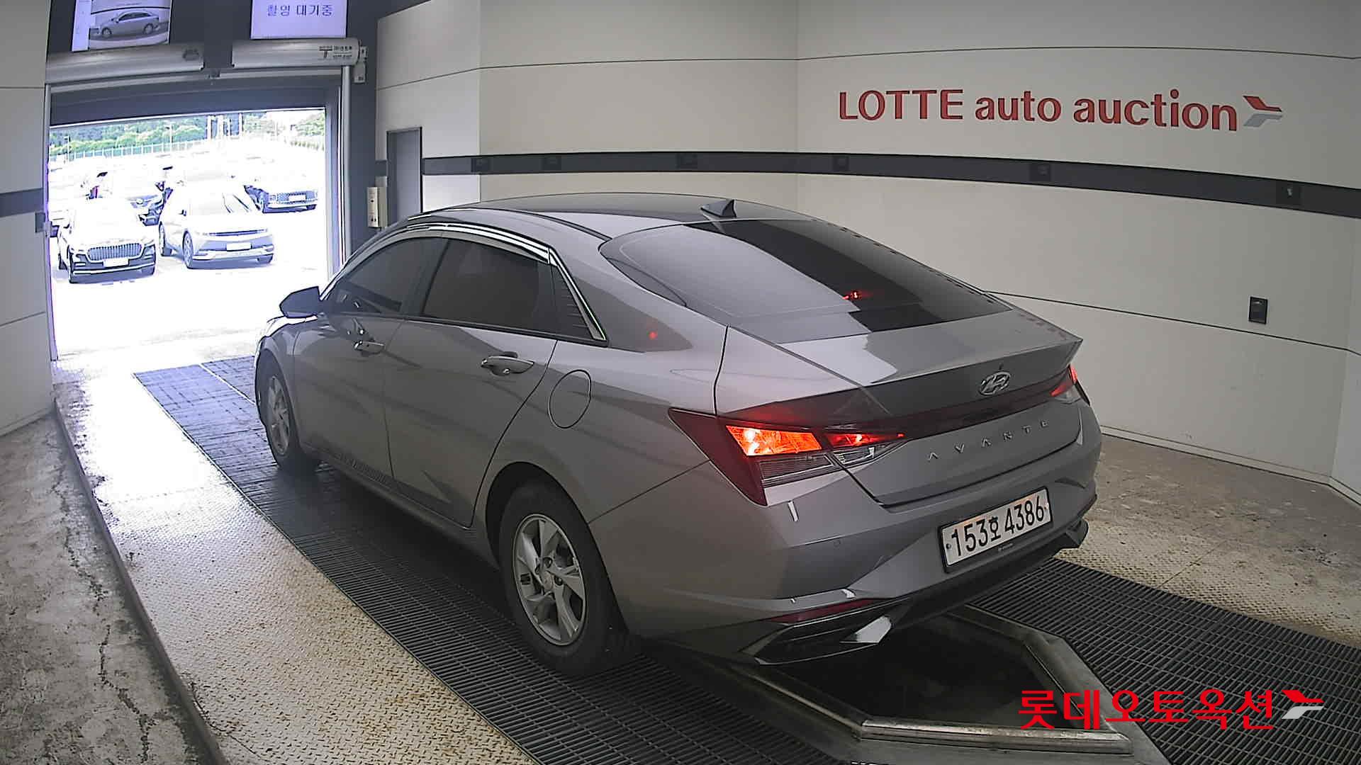 هيونداي أفانتي 2021 MODERN