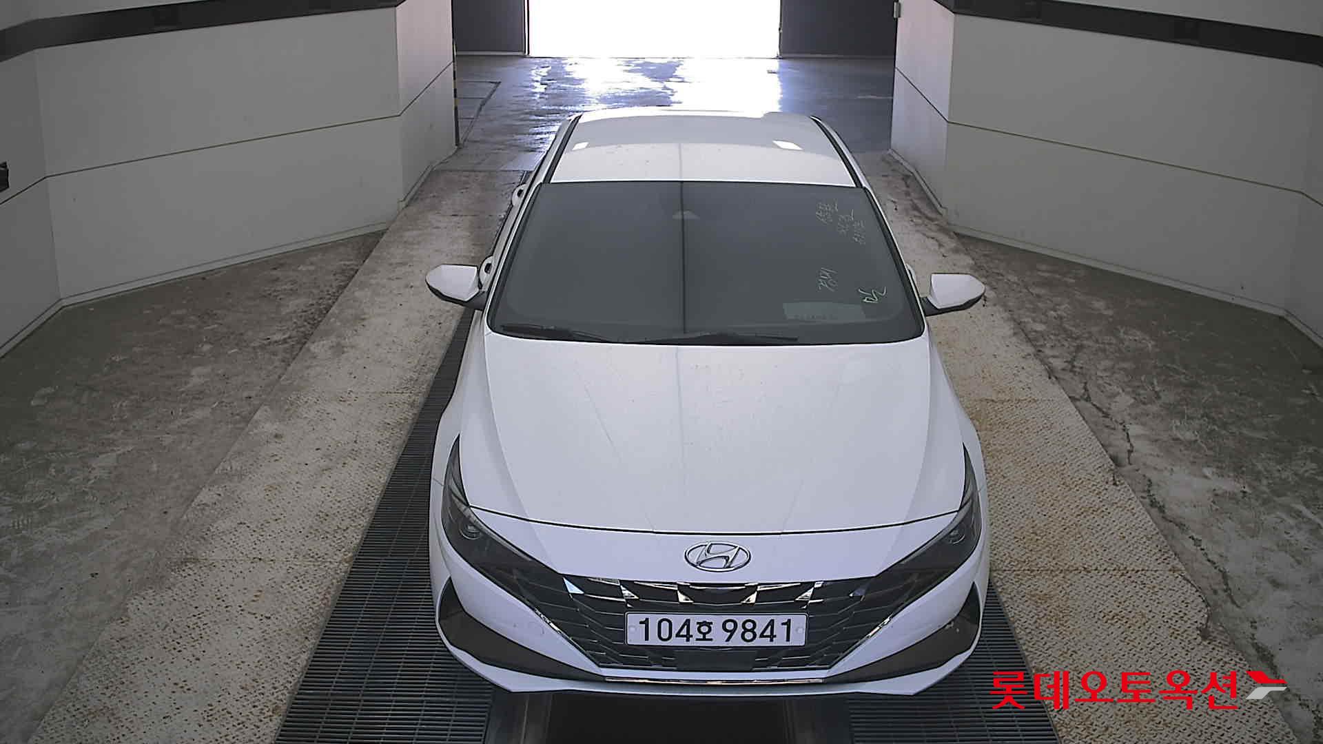 هيونداي أفانتي 2021 MODERN