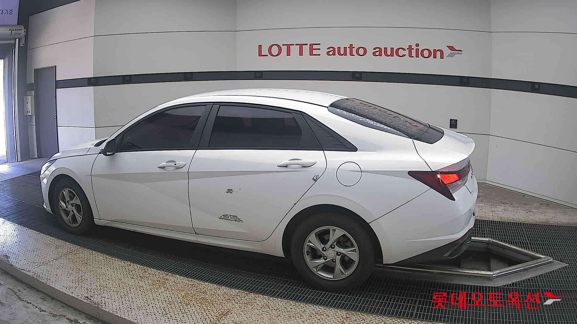 هيونداي أفانتي 2021 MODERN