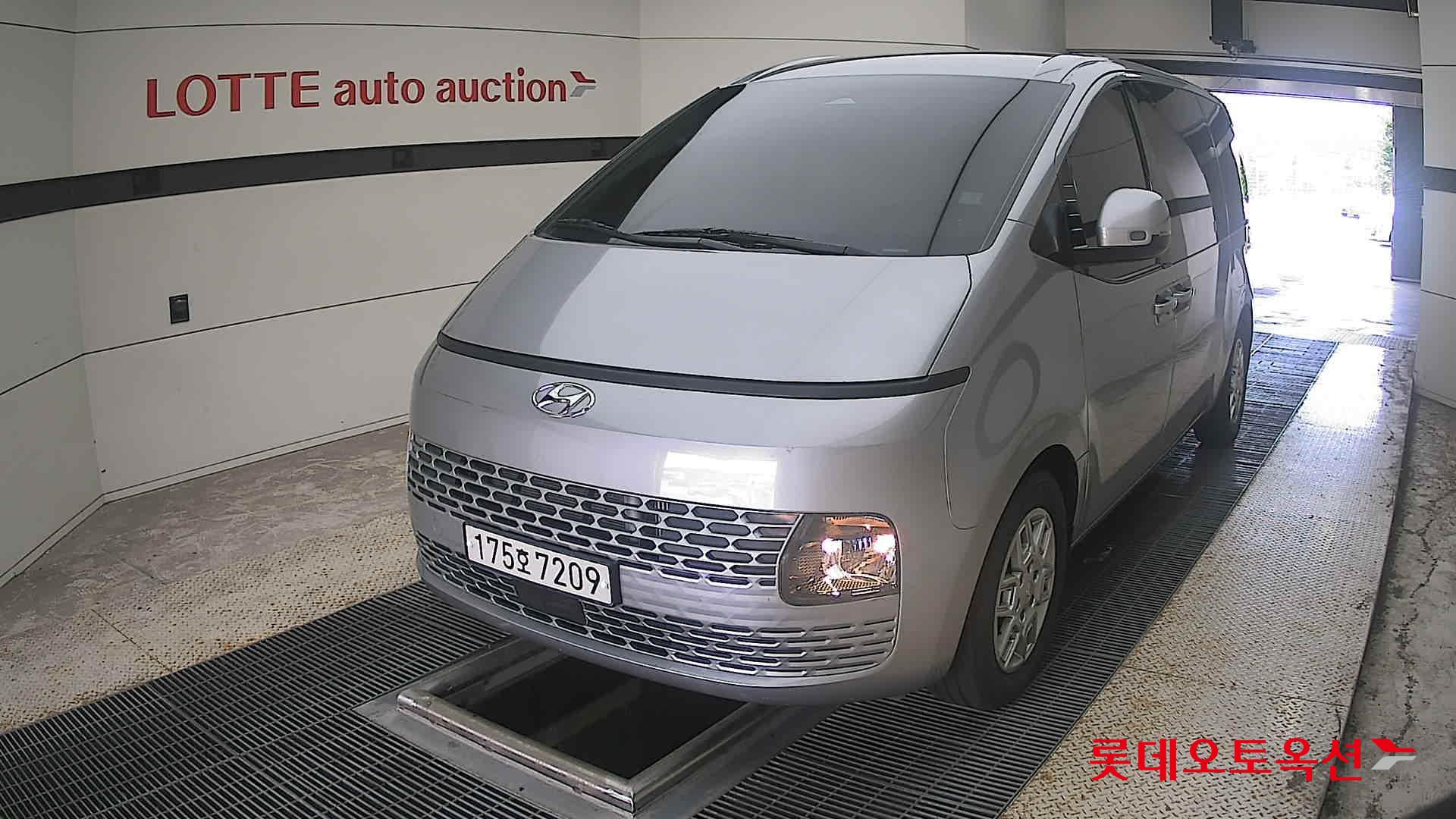 هيونداي ستاريا 2023 AT