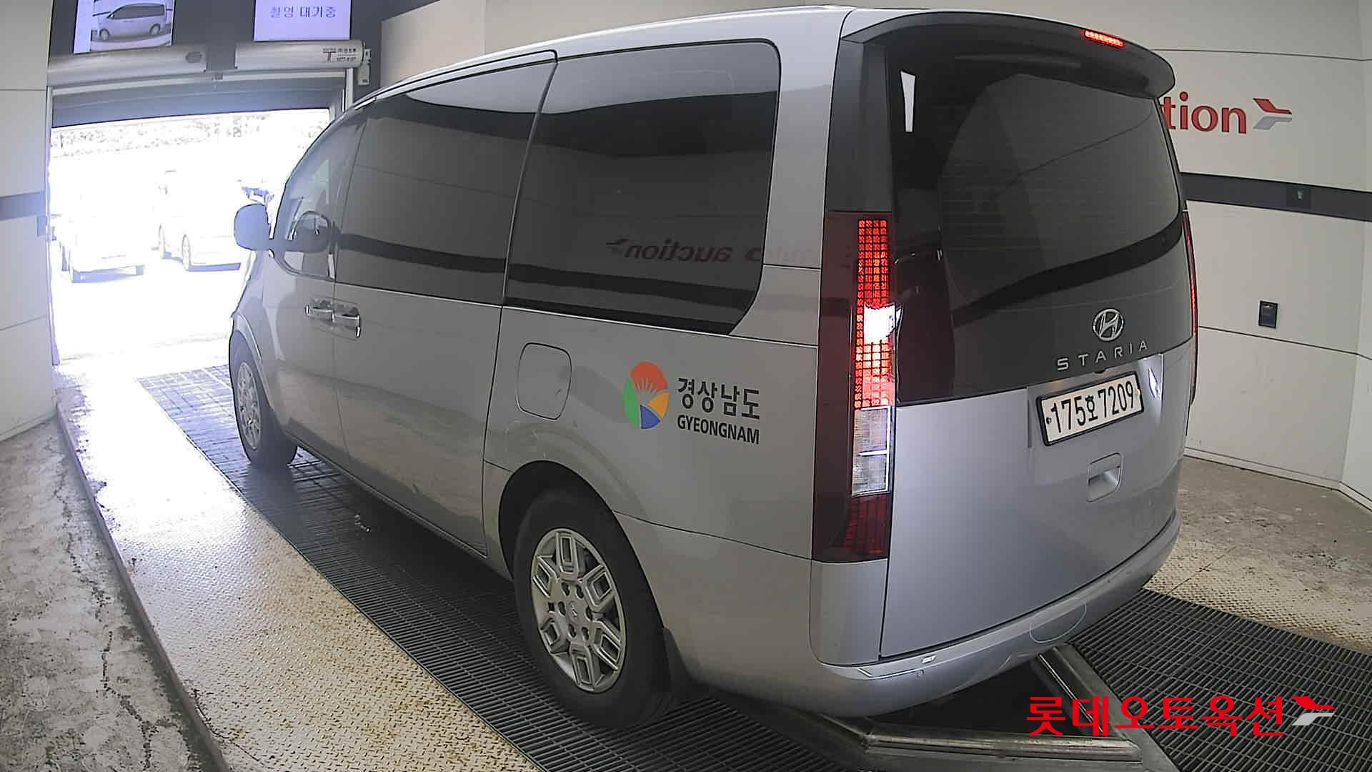 هيونداي ستاريا 2023 AT