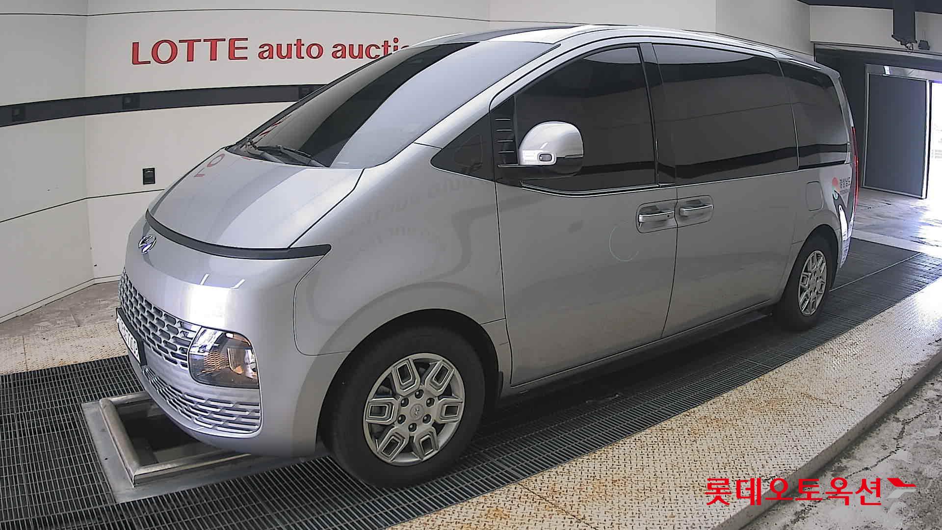 هيونداي ستاريا 2023 AT