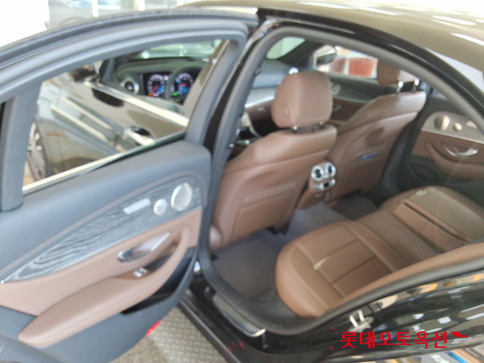 مرسيدس بنز E350 2022 4M