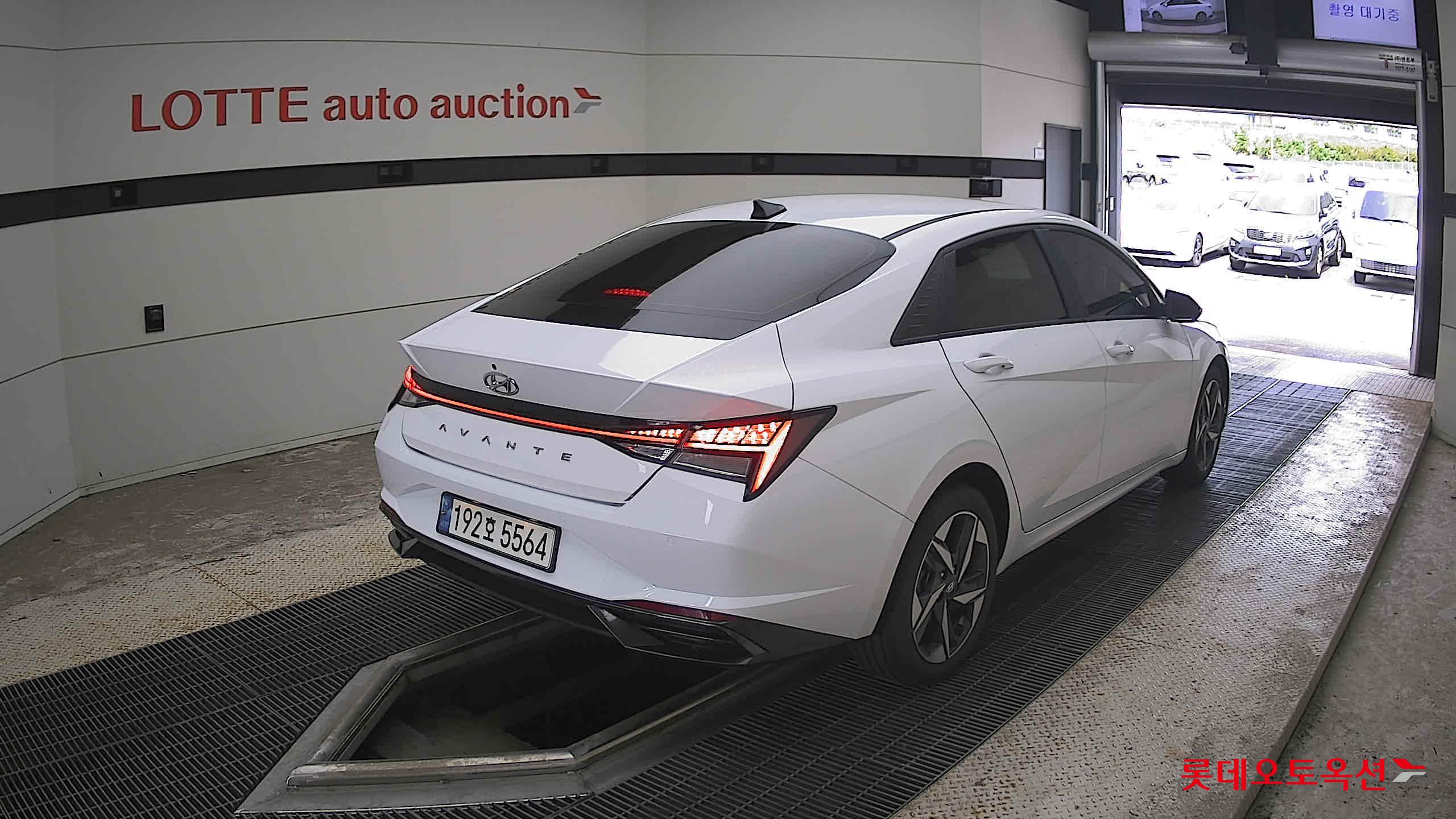 هيونداي أفانتي 2023 MODERN