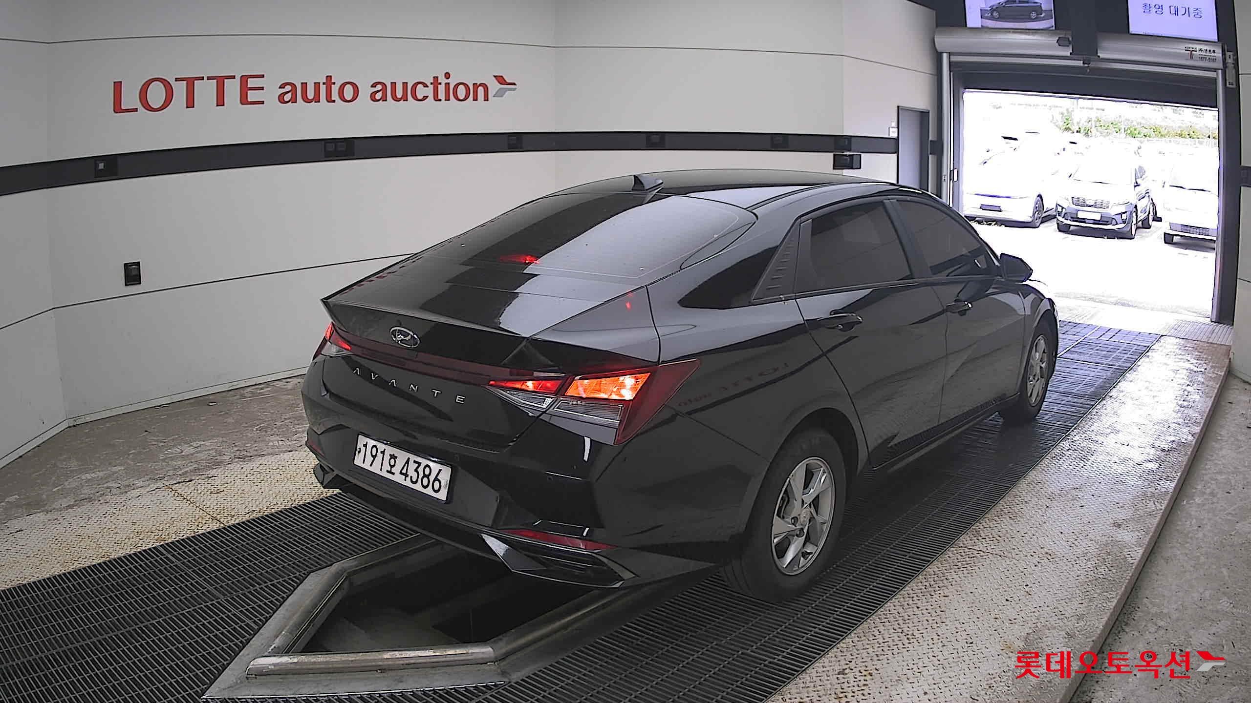 هيونداي أفانتي 2022 MODERN