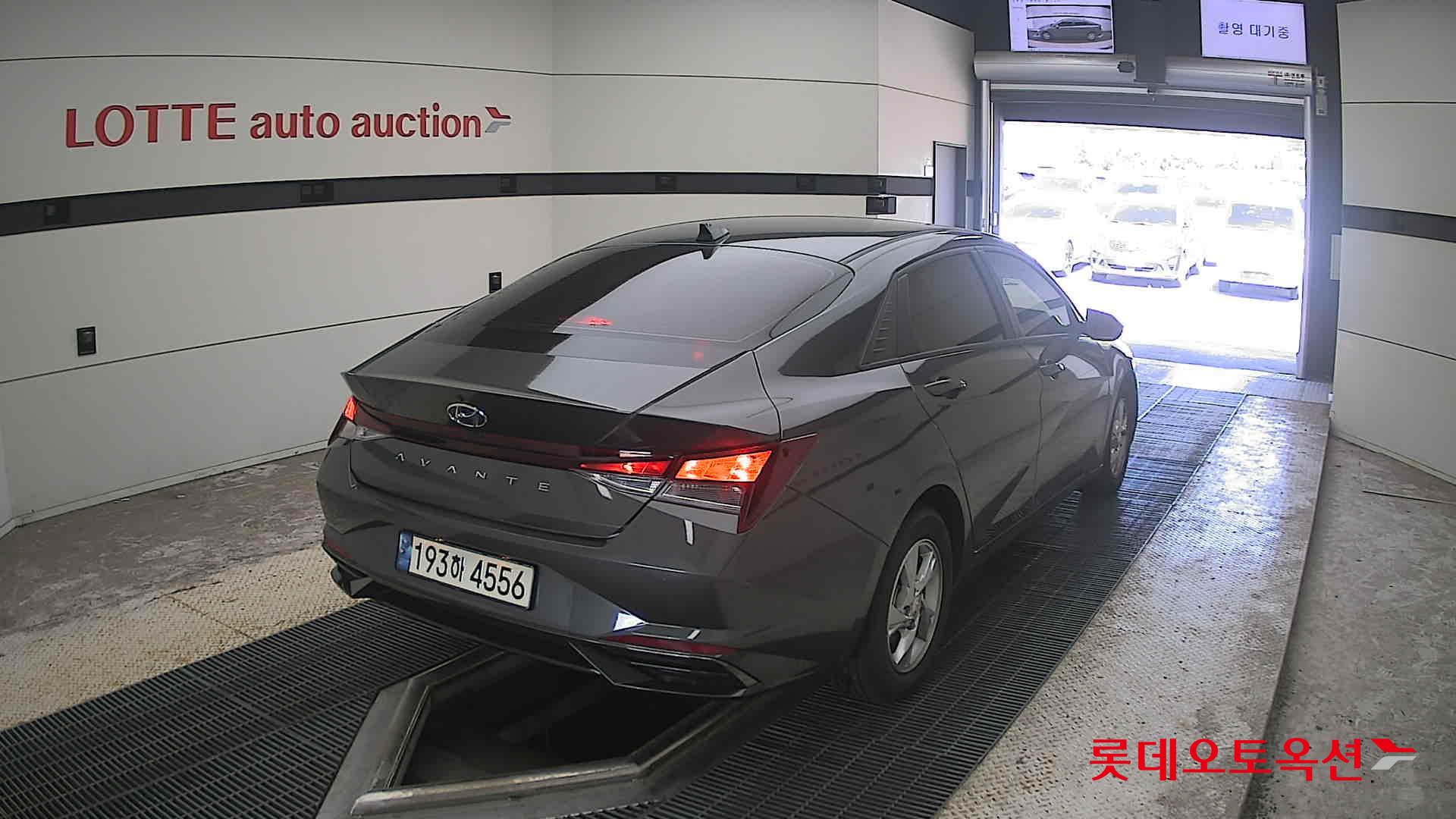 هيونداي أفانتي 2022 MODERN