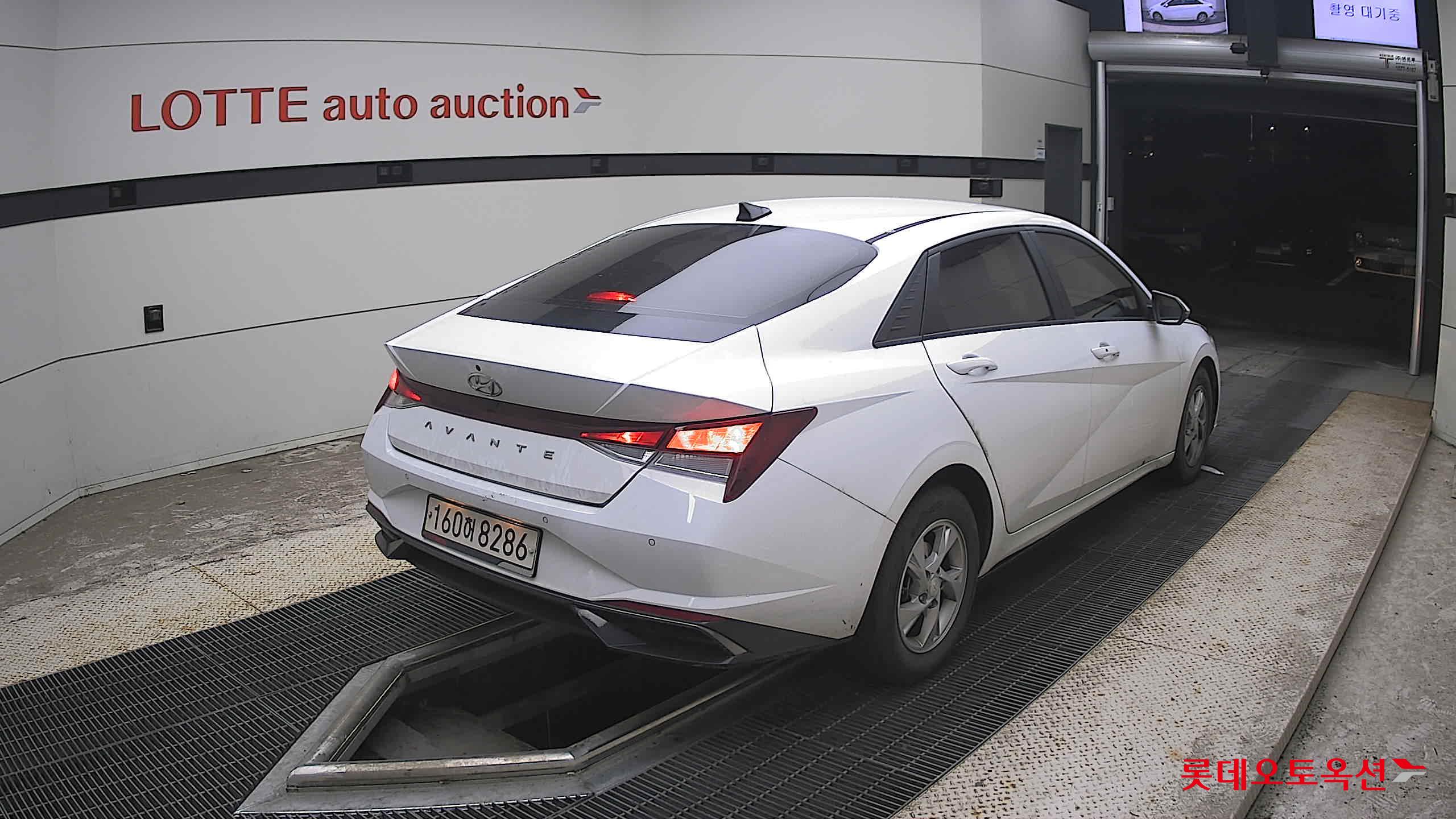 هيونداي أفانتي 2021 MODERN