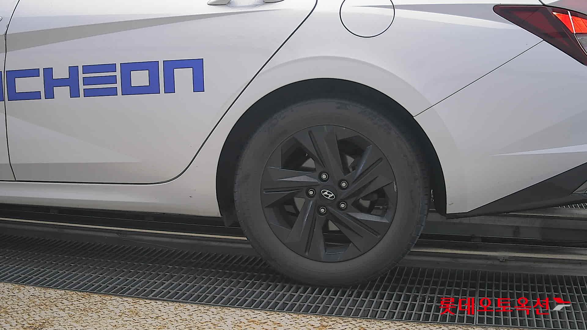 هيونداي أفانتي 2023 MODERN