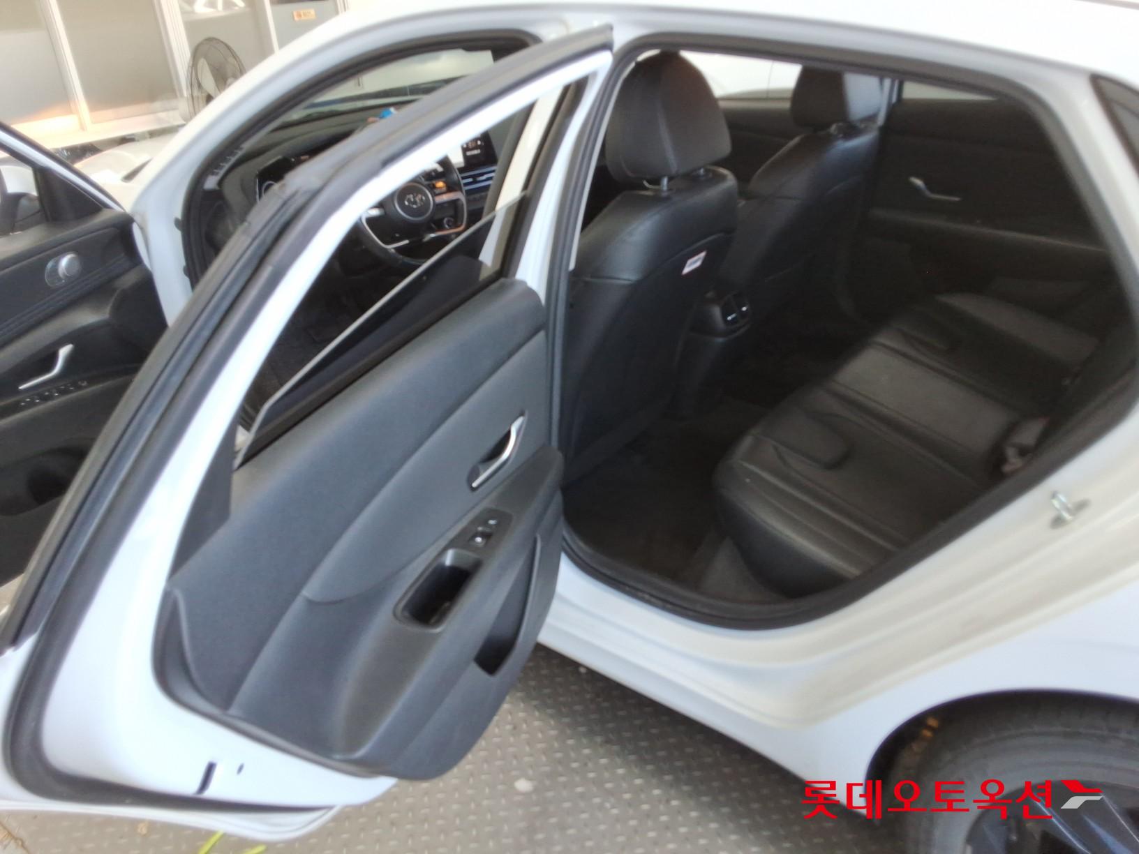 هيونداي أفانتي 2023 MODERN