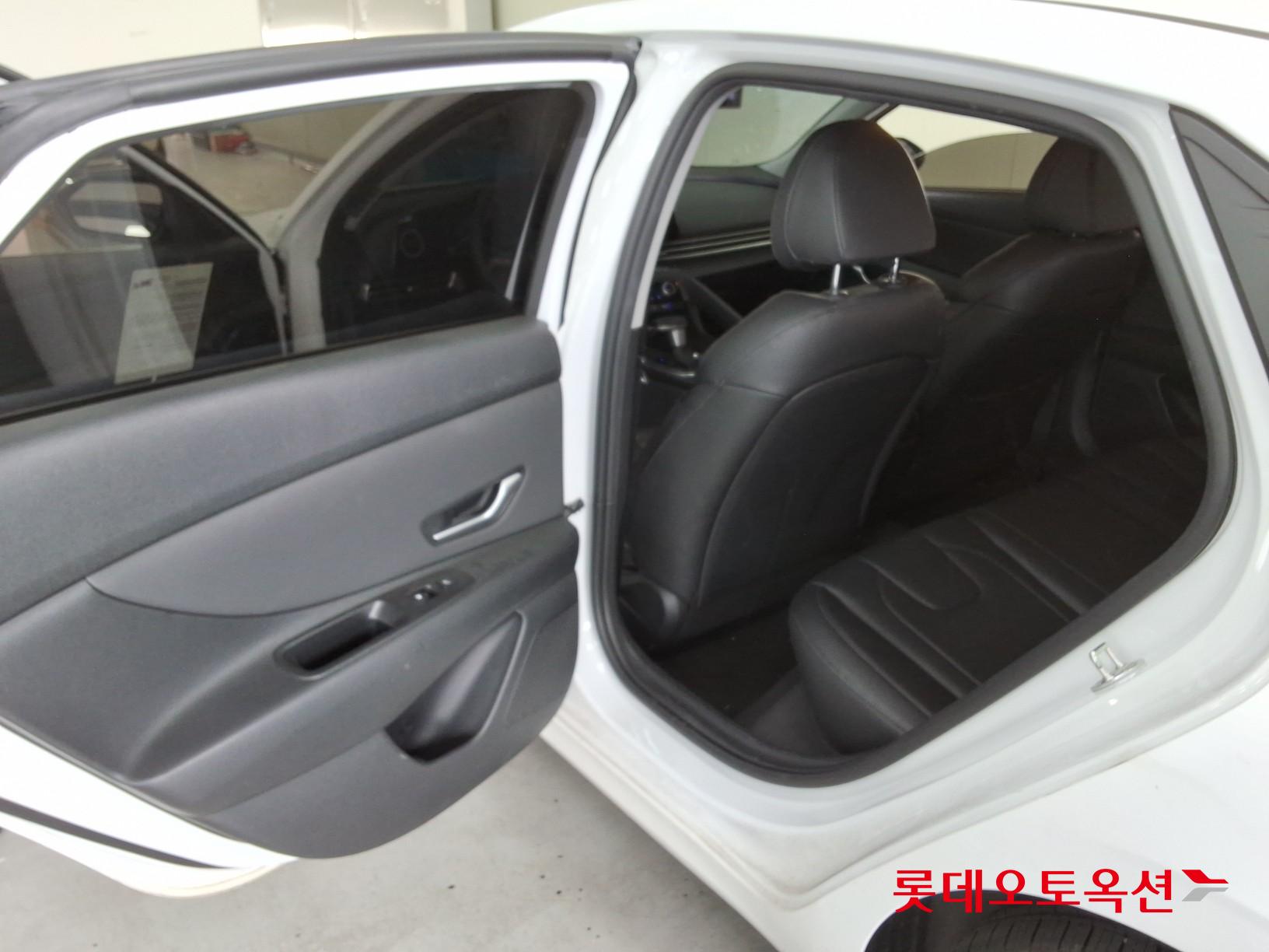 هيونداي أفانتي 2023 MODERN