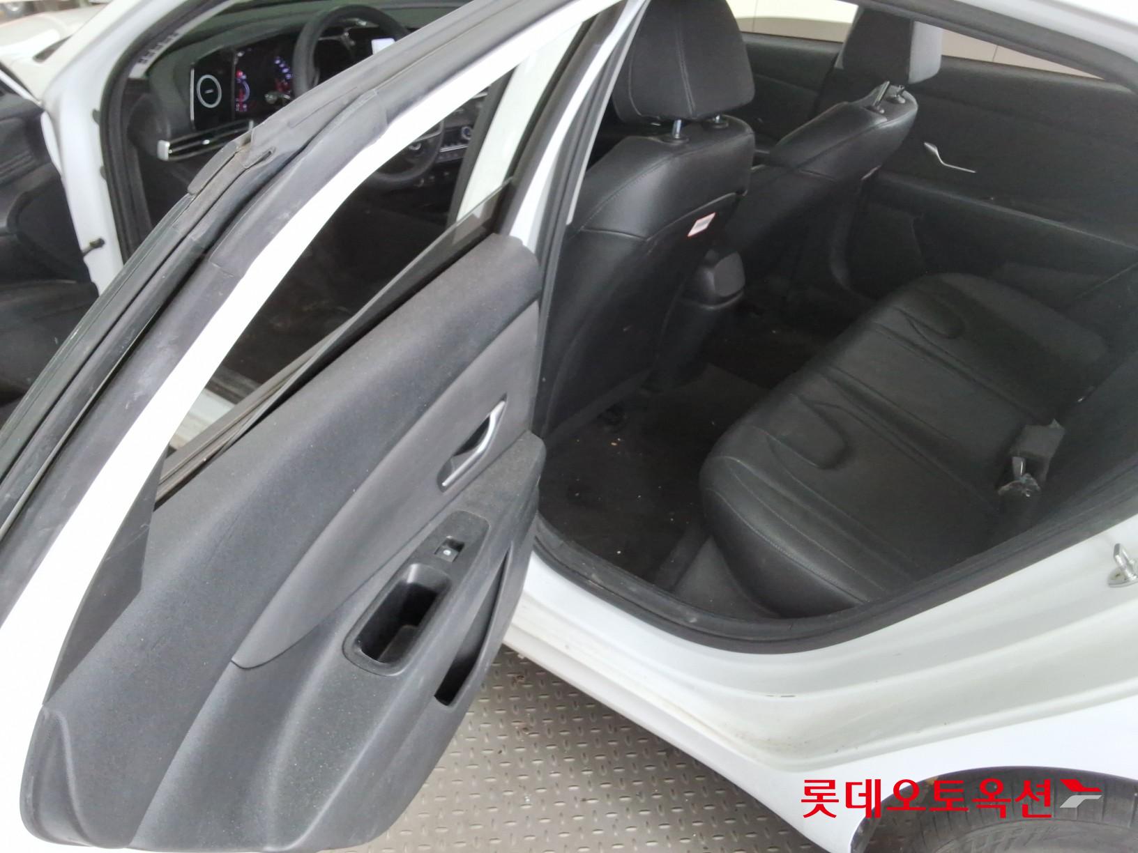 هيونداي أفانتي 2023 SMART