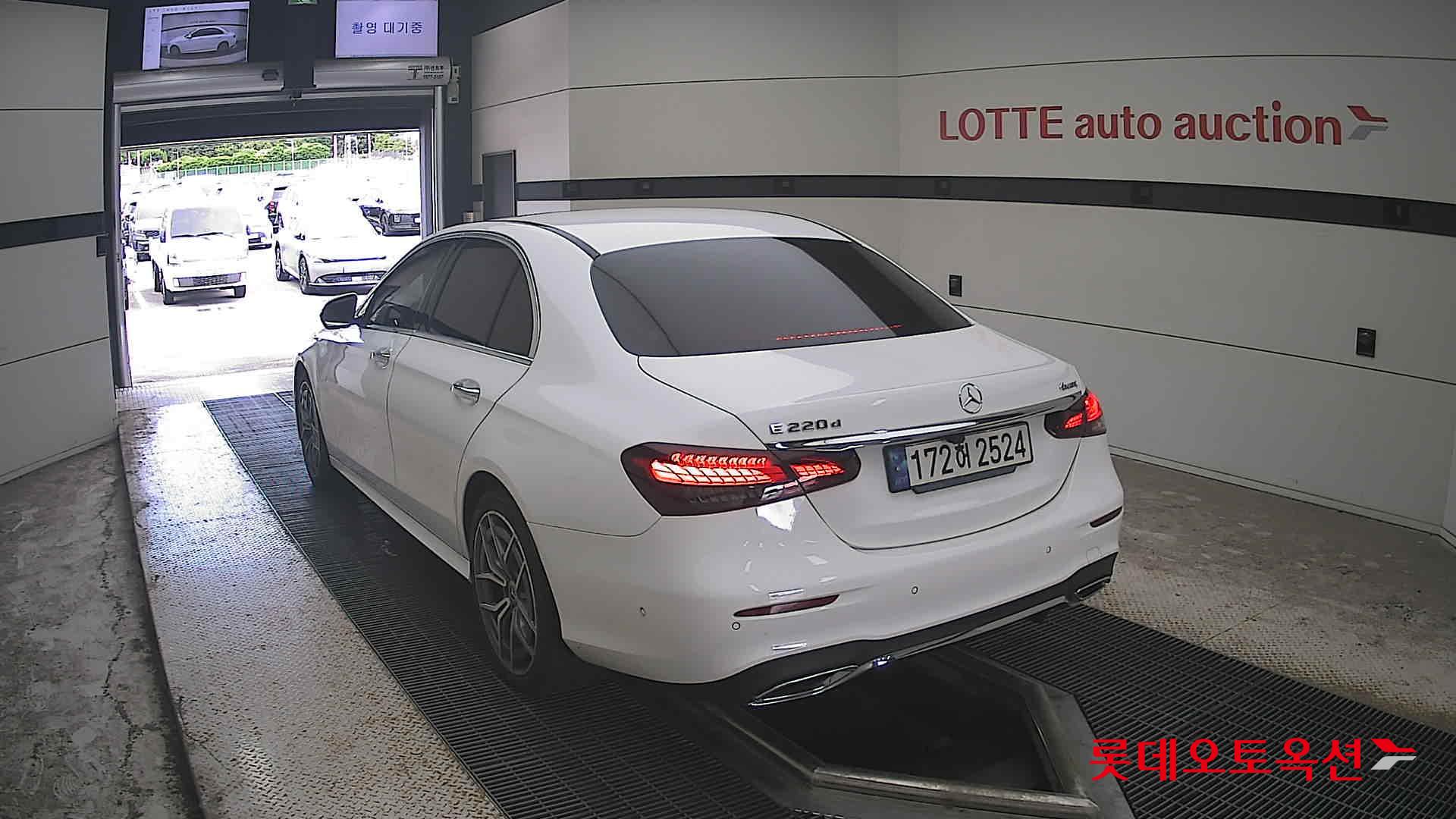 مرسيدس بنز E220 2022 4M LINE