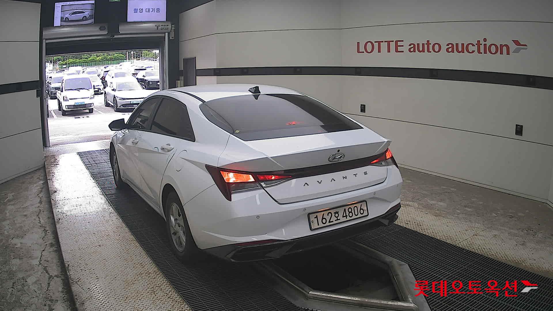 هيونداي أفانتي 2021 MODERN